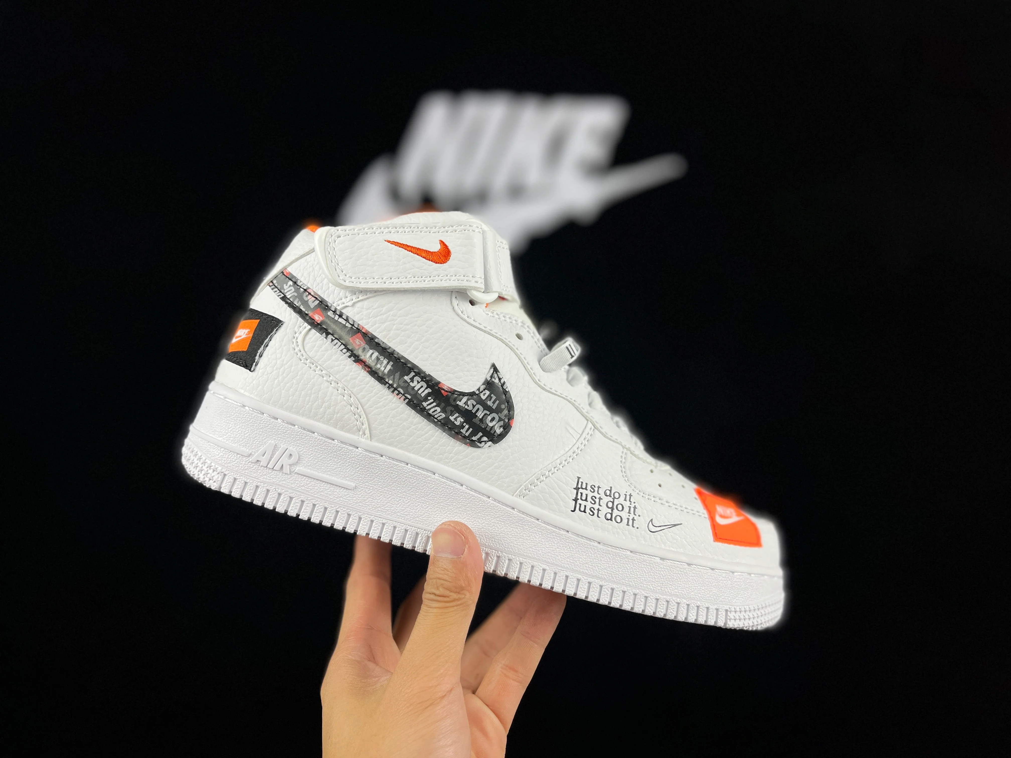 NIKE AIR FORCE 1 