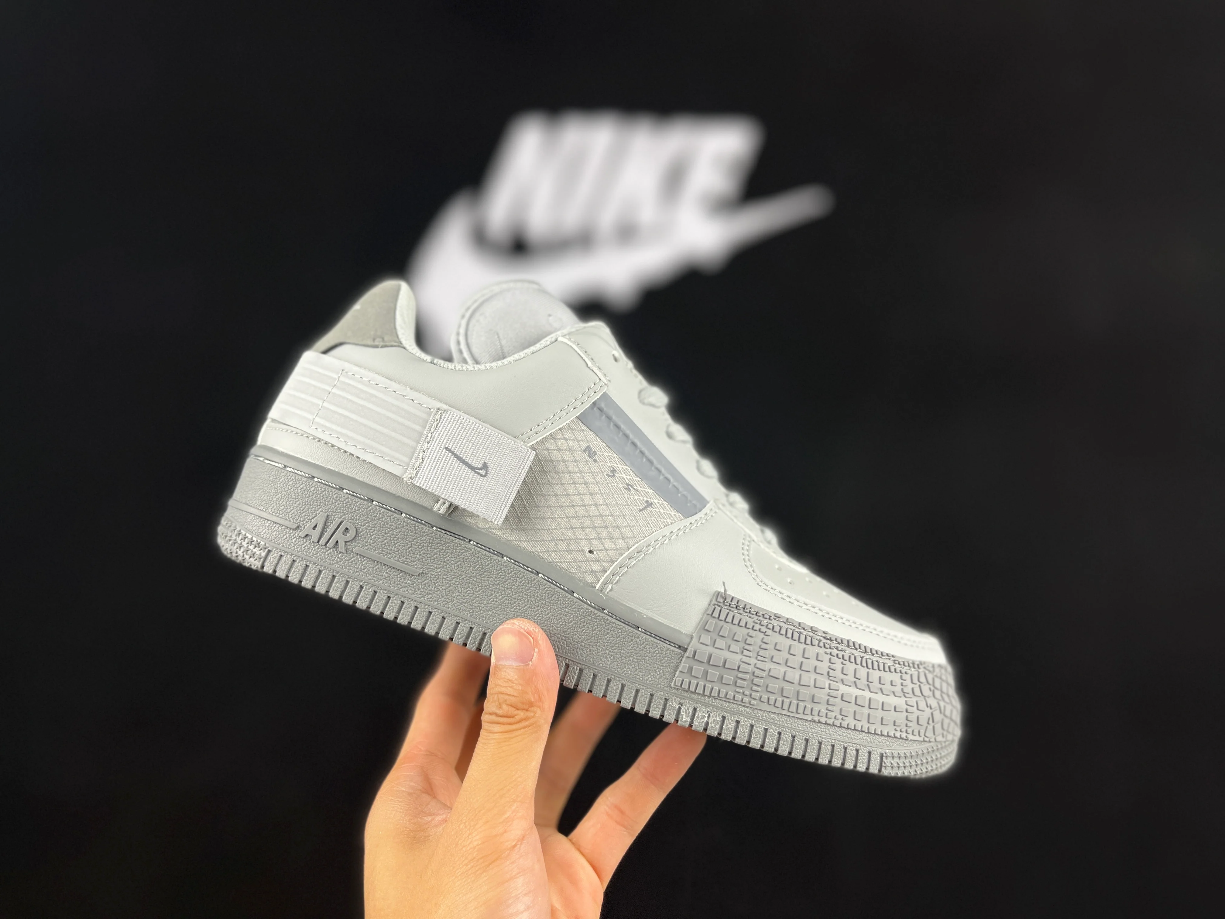 NIKE AIR FORCE 1 