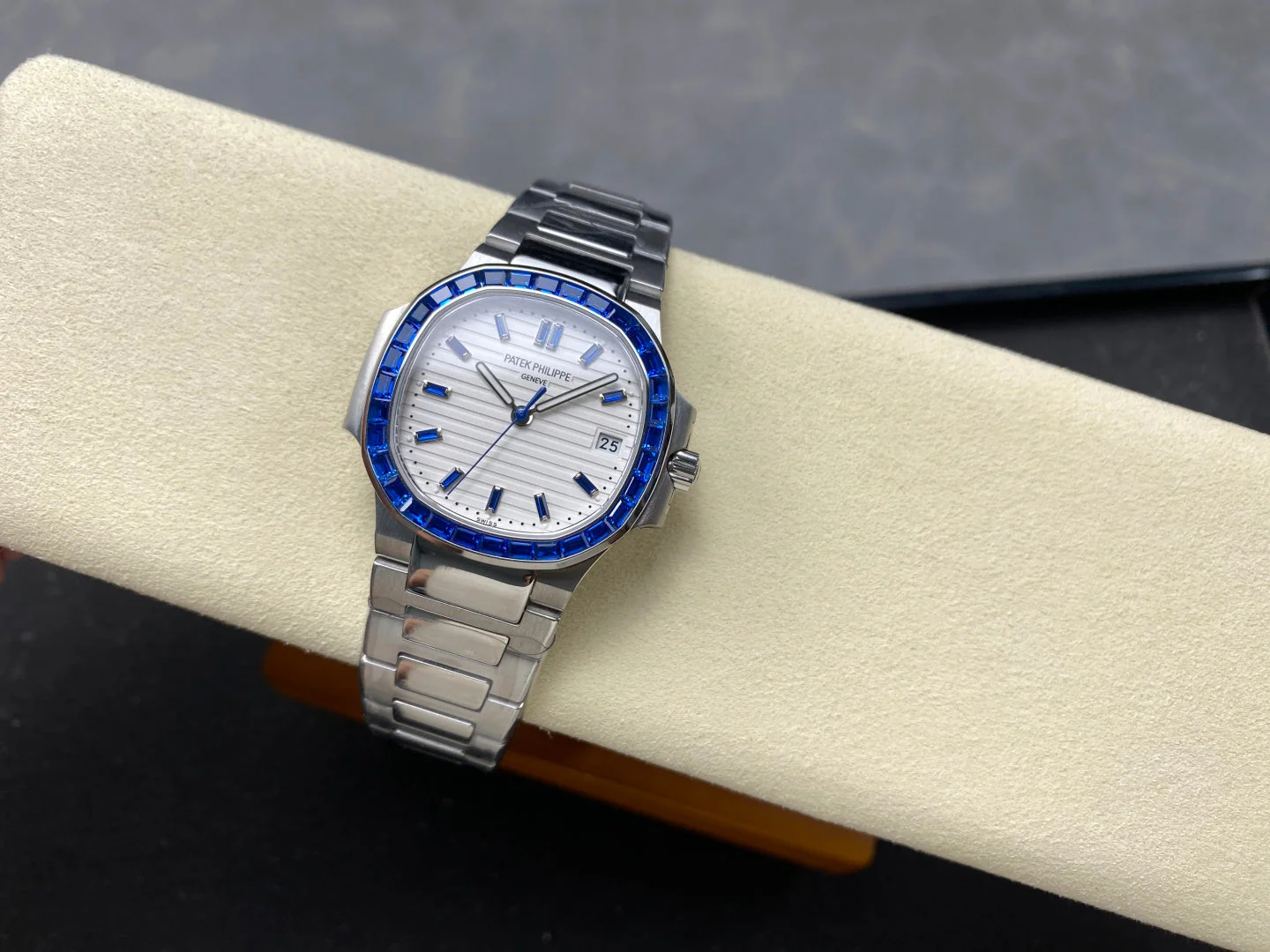 PATEK Nautilus 35.2mm Silver Blue Diamond