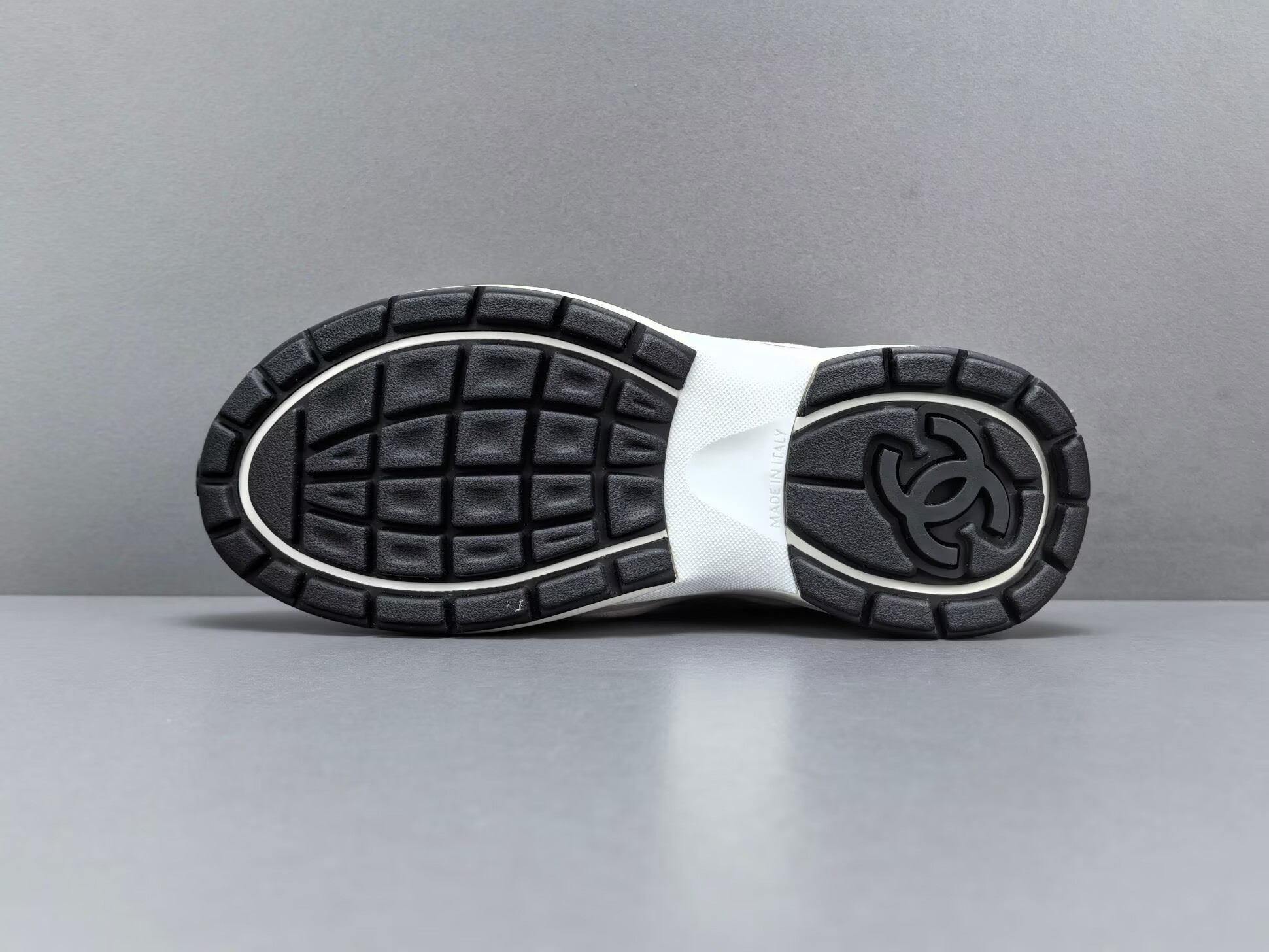 CHNE1 Leather Low Top Sneakers - CCSHOES