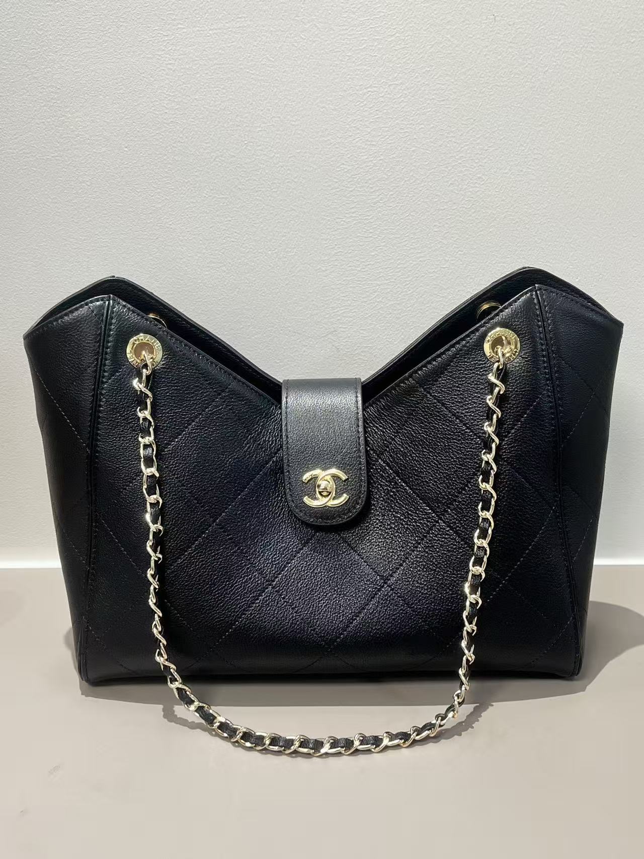 Chanel Early Spring Tote Chain Shoulder Bag