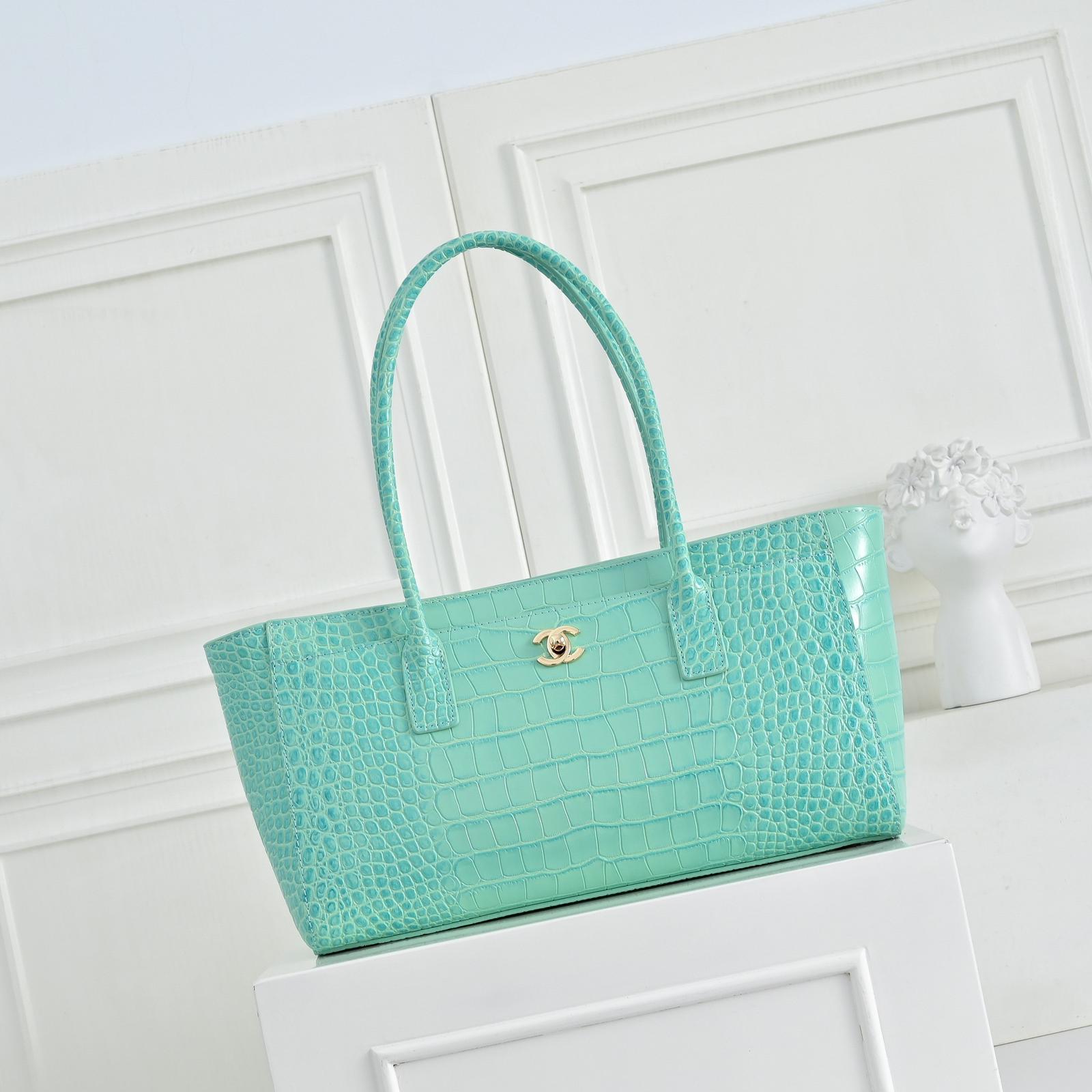Chanel  Spring/Summer 2026 new Crocodile Tote bag