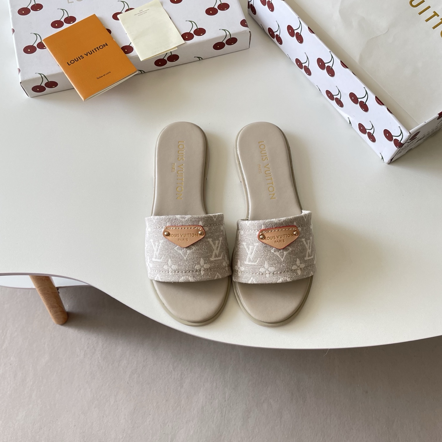 LV Cartoon Series Slippers