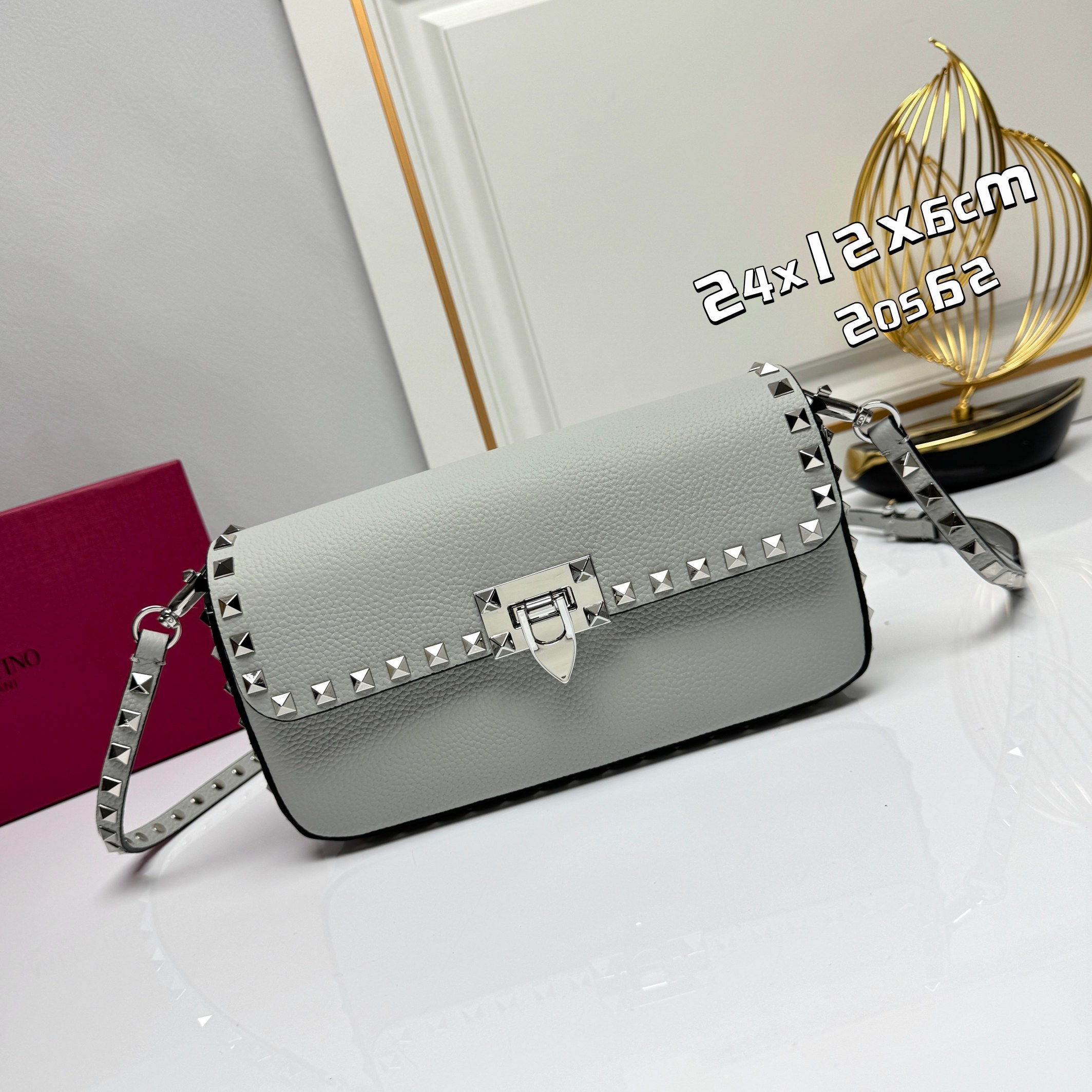 Valentino Garavani Rockstud Flap Pouch Bag