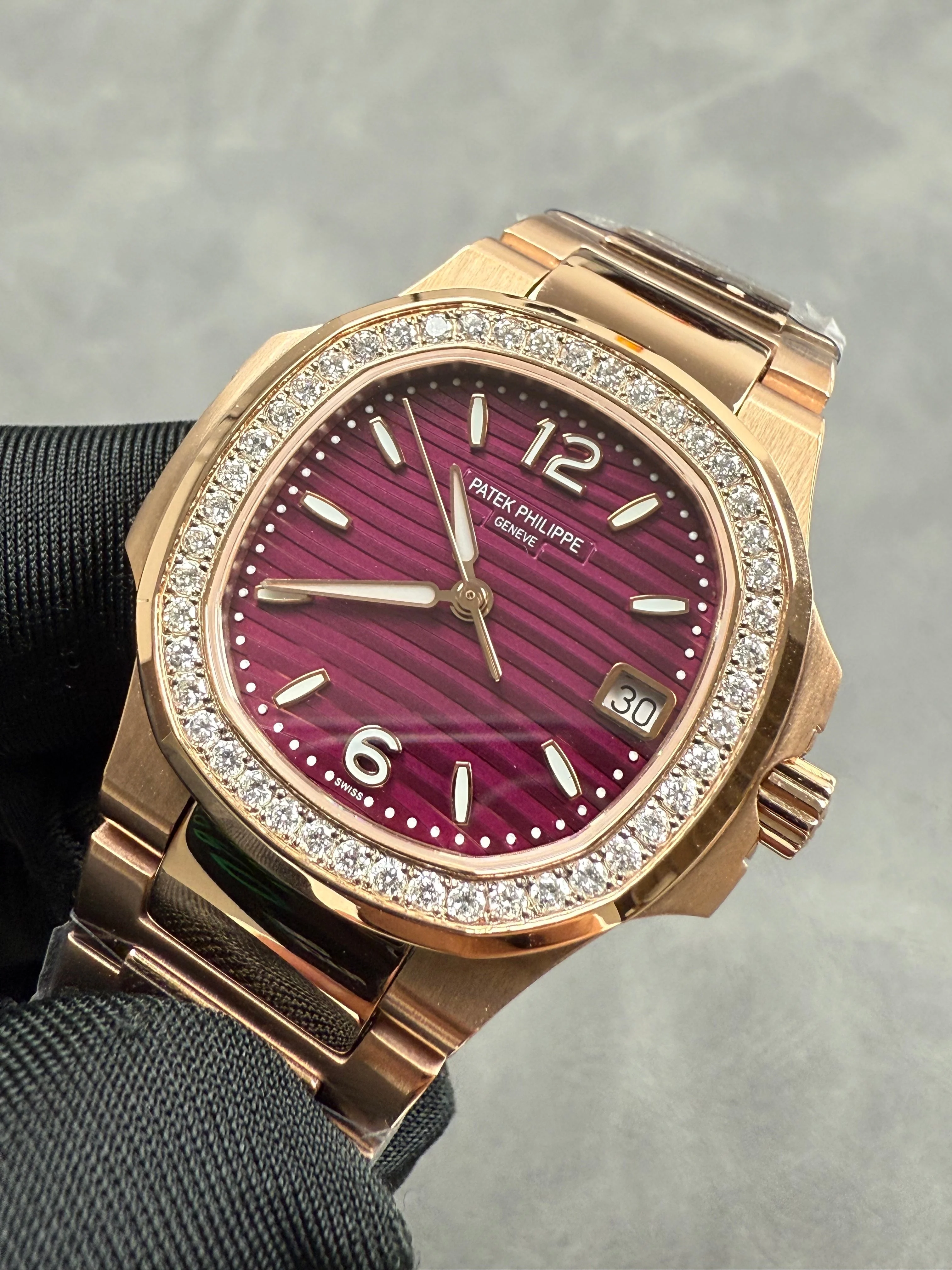 PATEK Nautilus 32mm Pink Gold Pink Dial