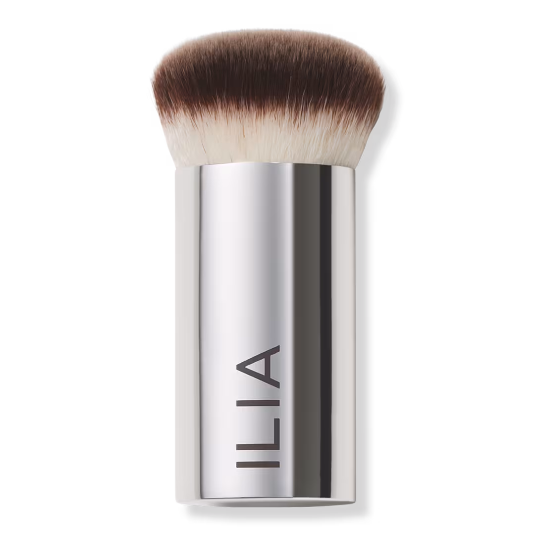 ILIA  Perfecting Buff Brush with Synthetic Bristles