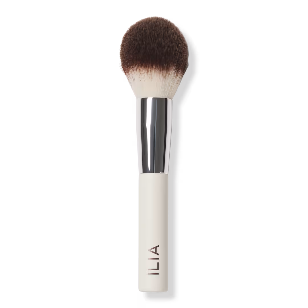 ILIA  Finishing Powder Brush with Synthetic Bristles