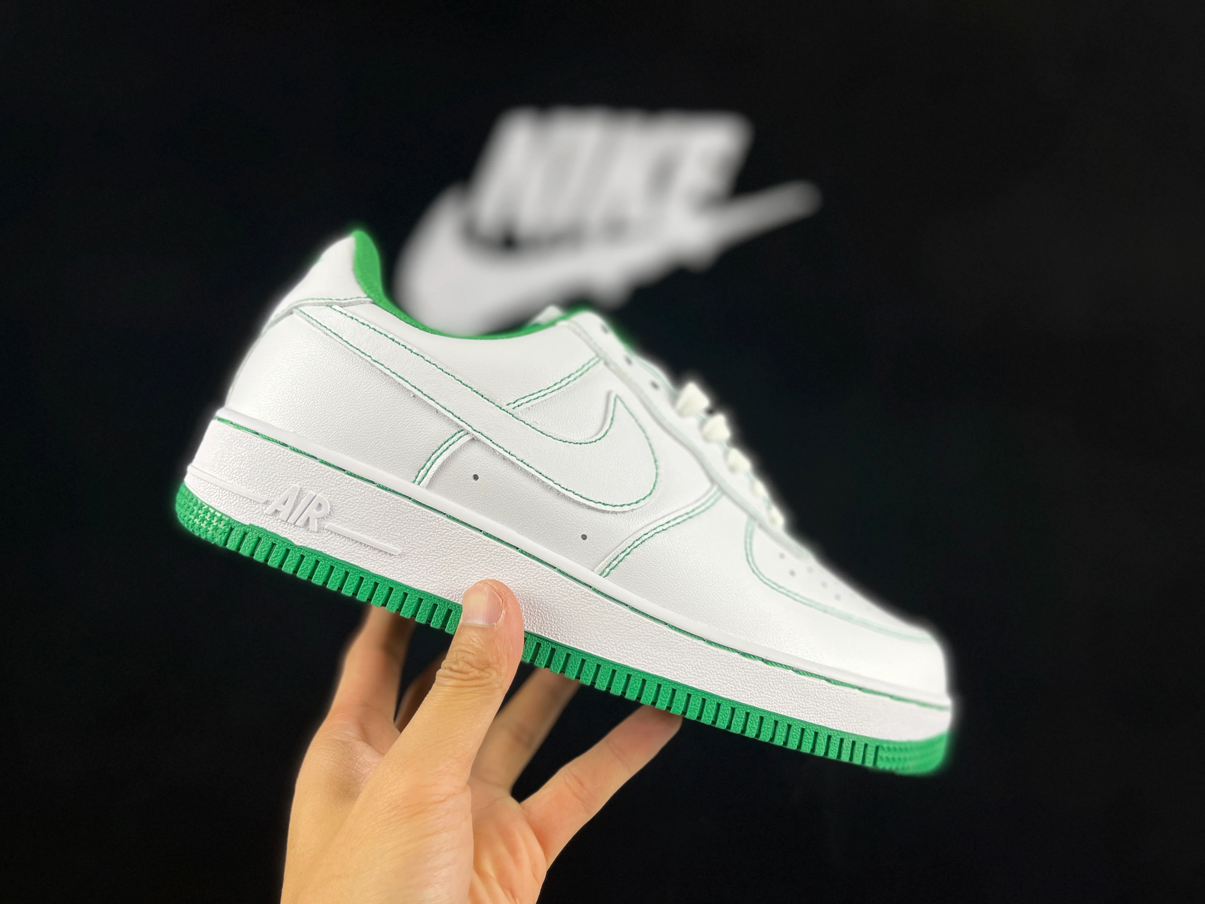 NIKE AIR FORCE 1 