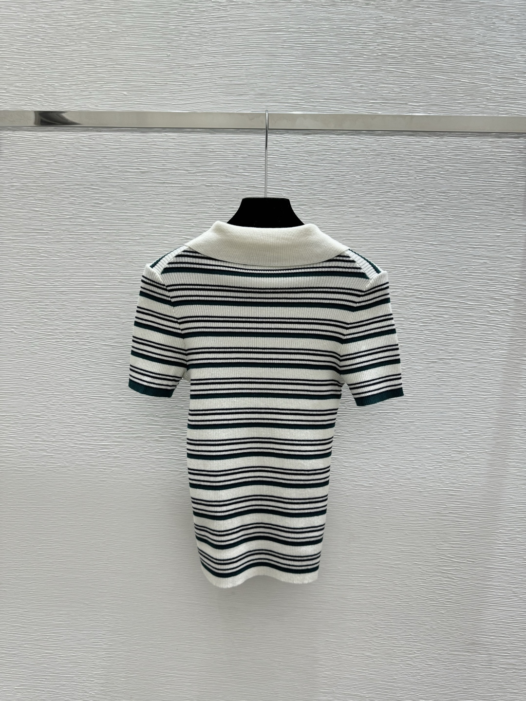 Miumiu early spring new item contrasting striped lapel knit short sleeved shirt