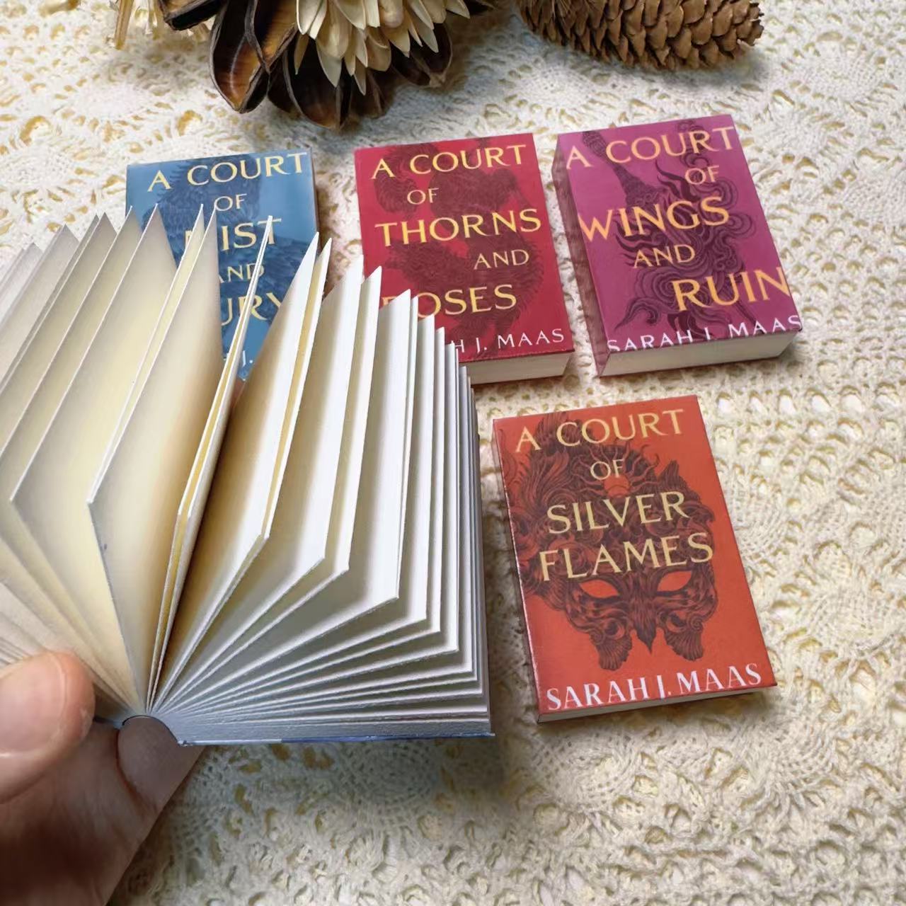 A Court of Thorns and Roses (5 book series)