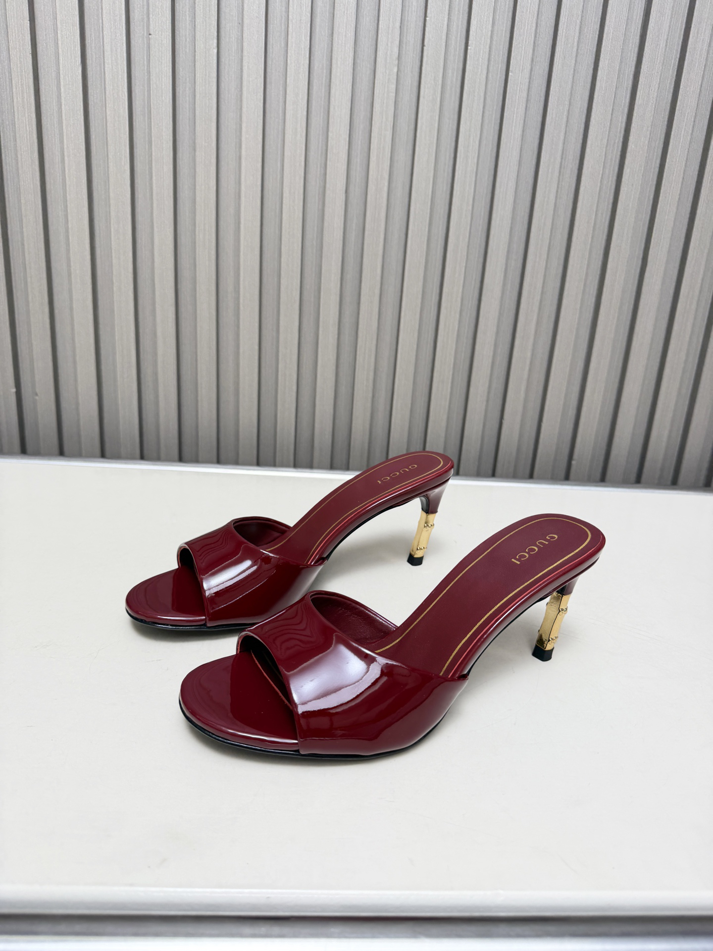 Gucci shiny sandals