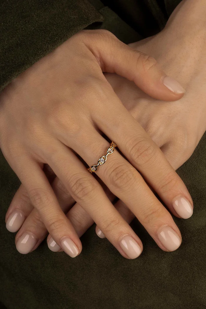 Anello a catena con pavé