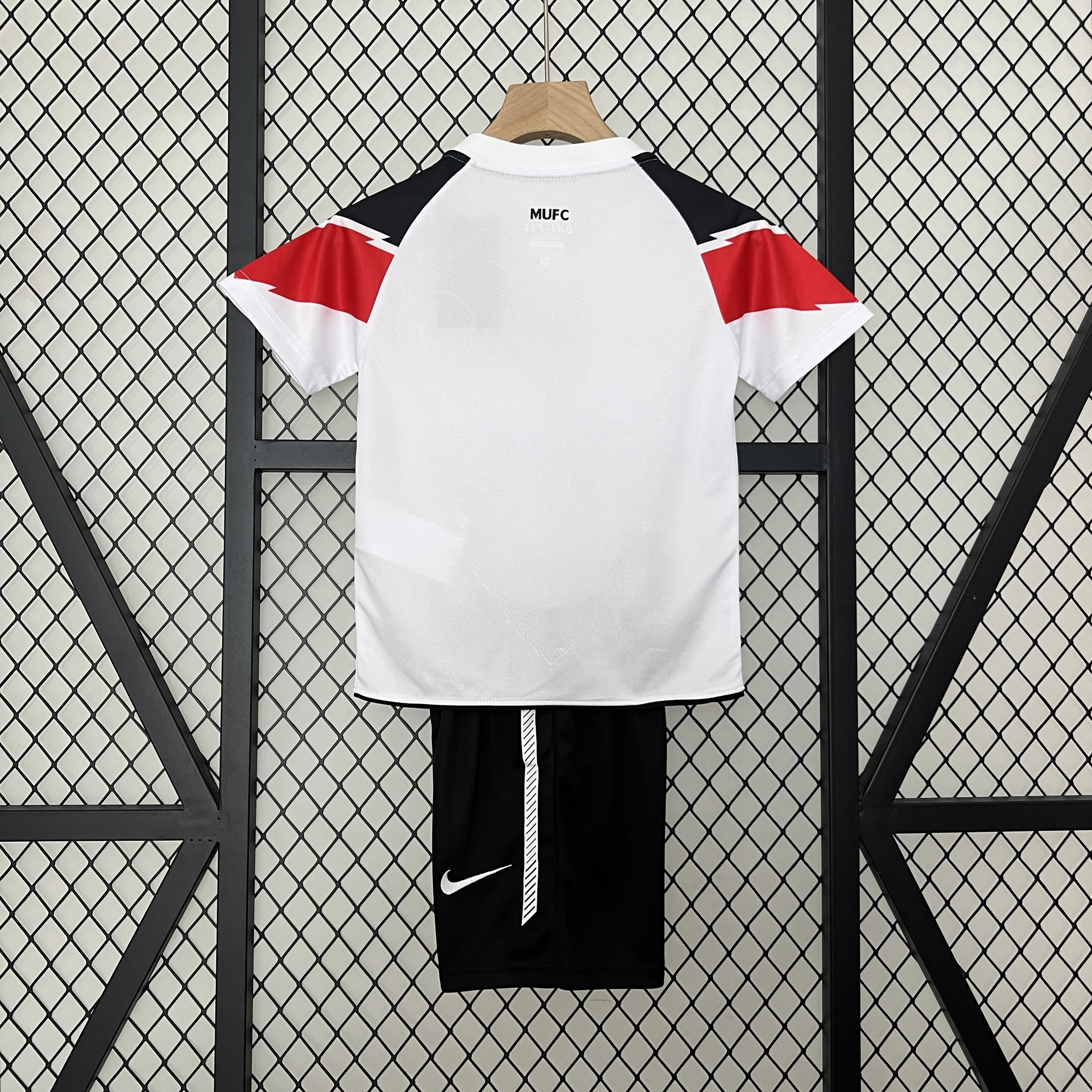 10/11 Manchester United home ground Retro Football Soccer Kids Kit