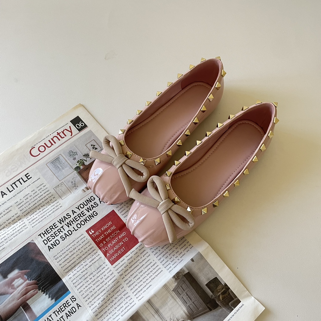 Valentino Garavani Rockstud Pink Patent Leather Bow Detail Round Toe Ballet Flats