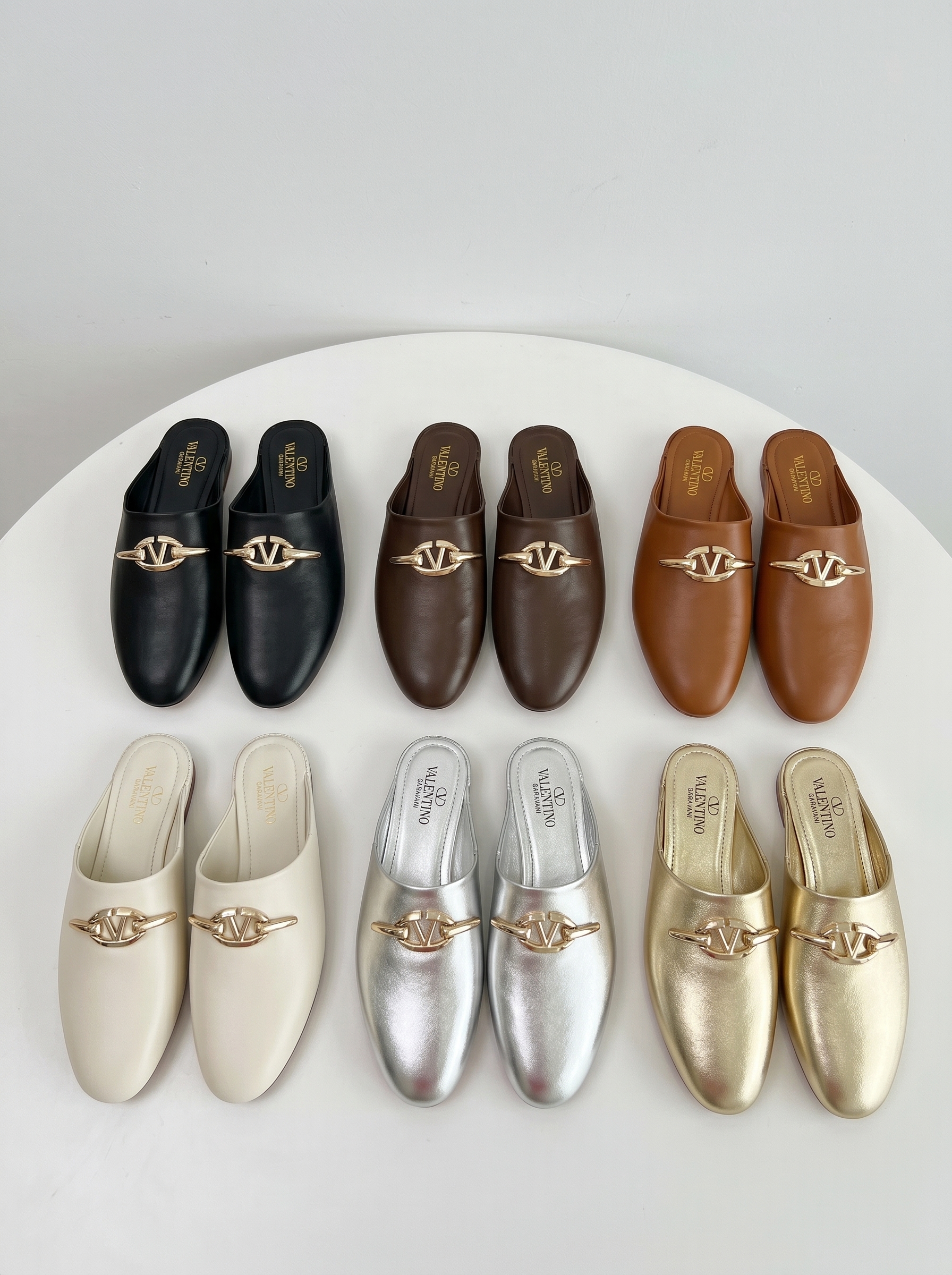 Valentino Garavani Gold VLogo Chain Detail Smooth Leather Pointed Flat Mules Slides