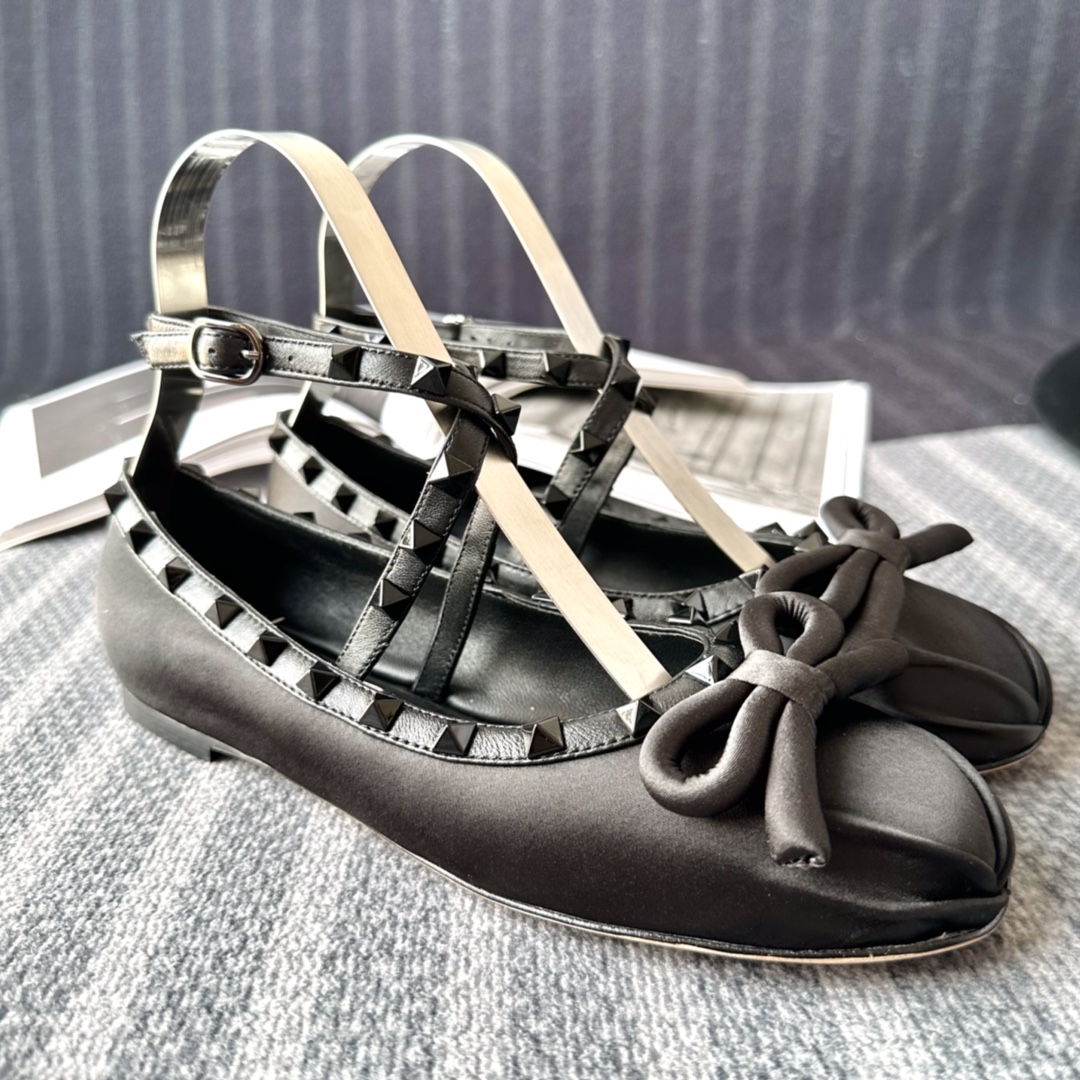 Valentino Garavani Rockstud Black Crisscross Strap Velvet Bow Leather Studded Round Toe Ballet Flats