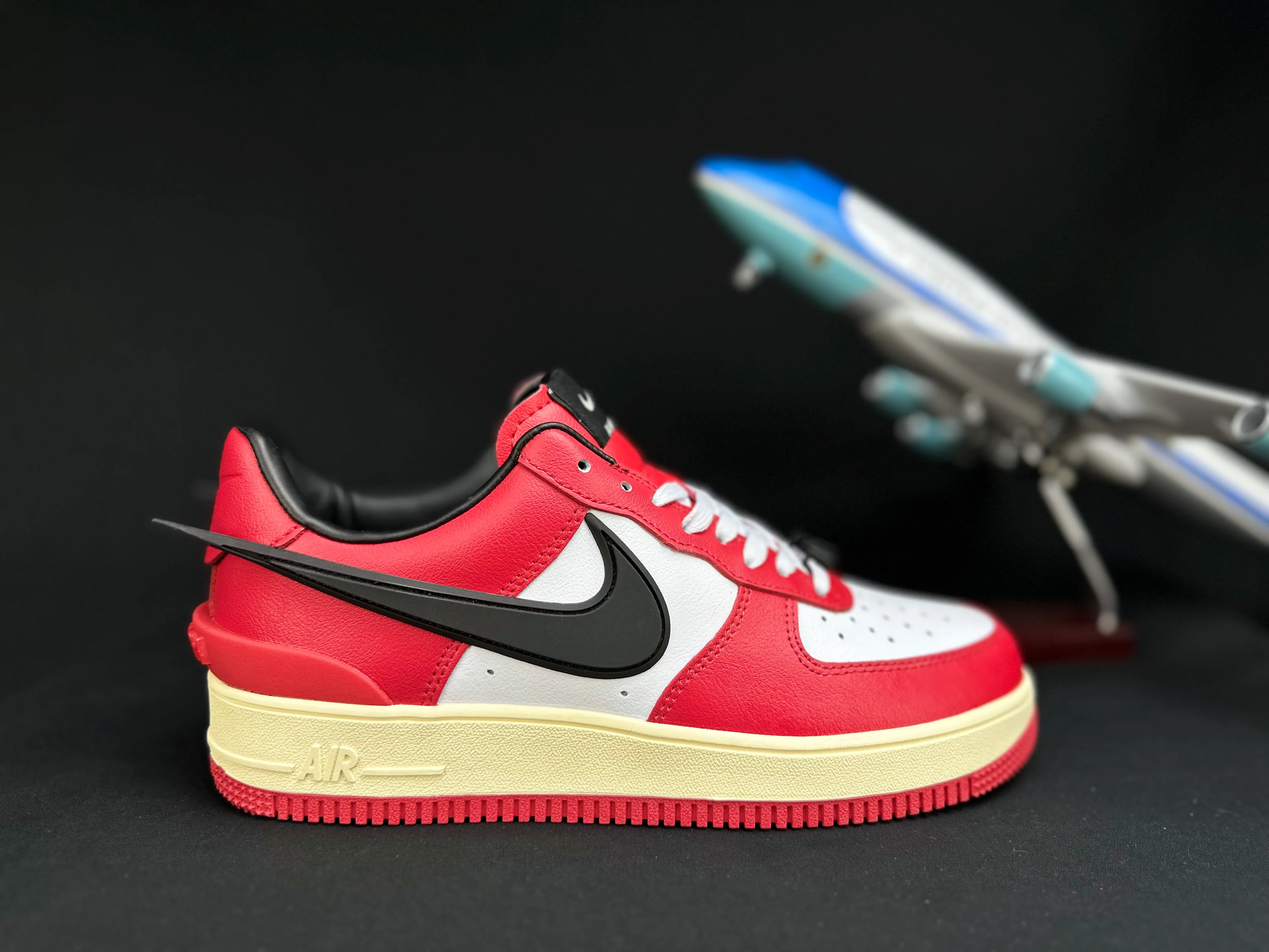 NIKE AIR FORCE 1 