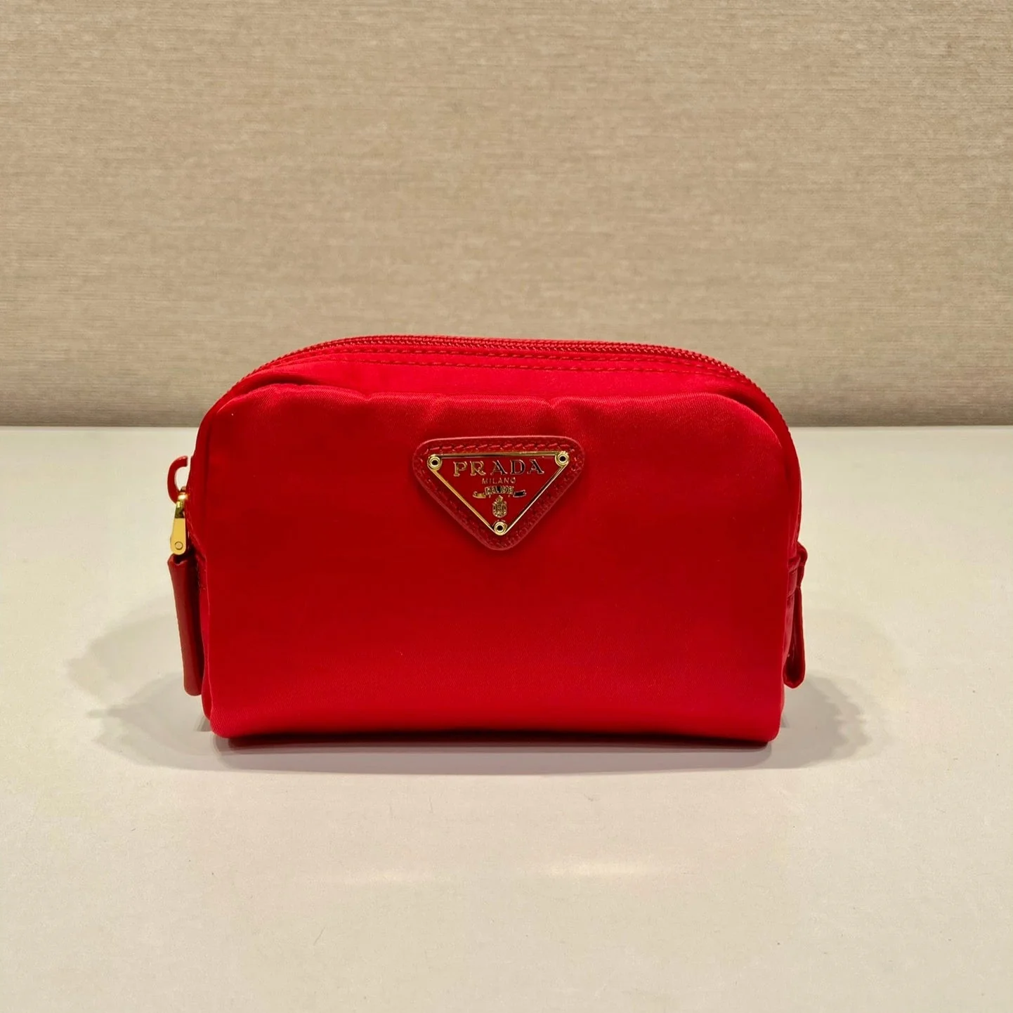Prada  CLUTCH 12 IN PASSION RED RE-NYLON wallets