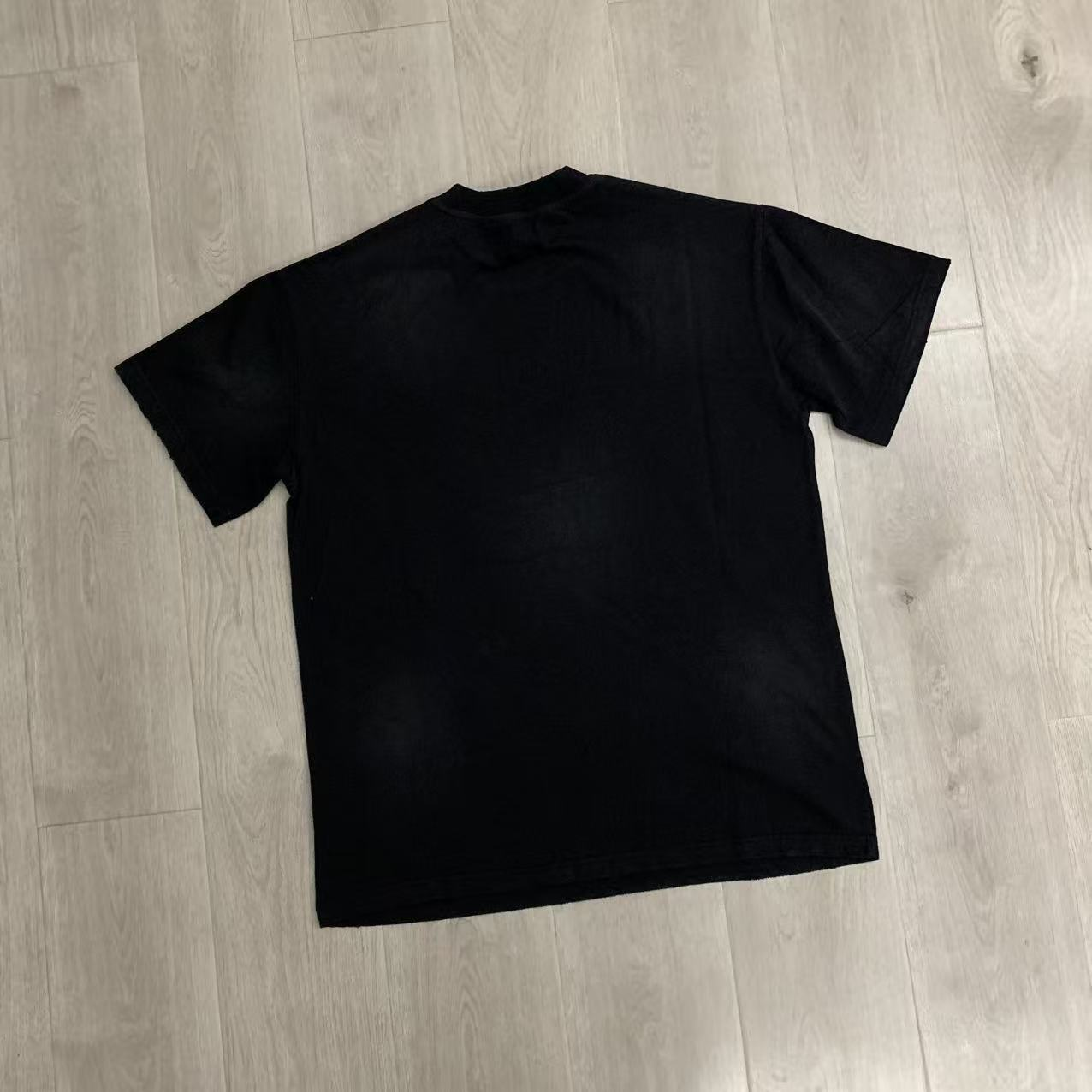 The latest trendy streetwear T-shirt with rhinestones and short sleeves