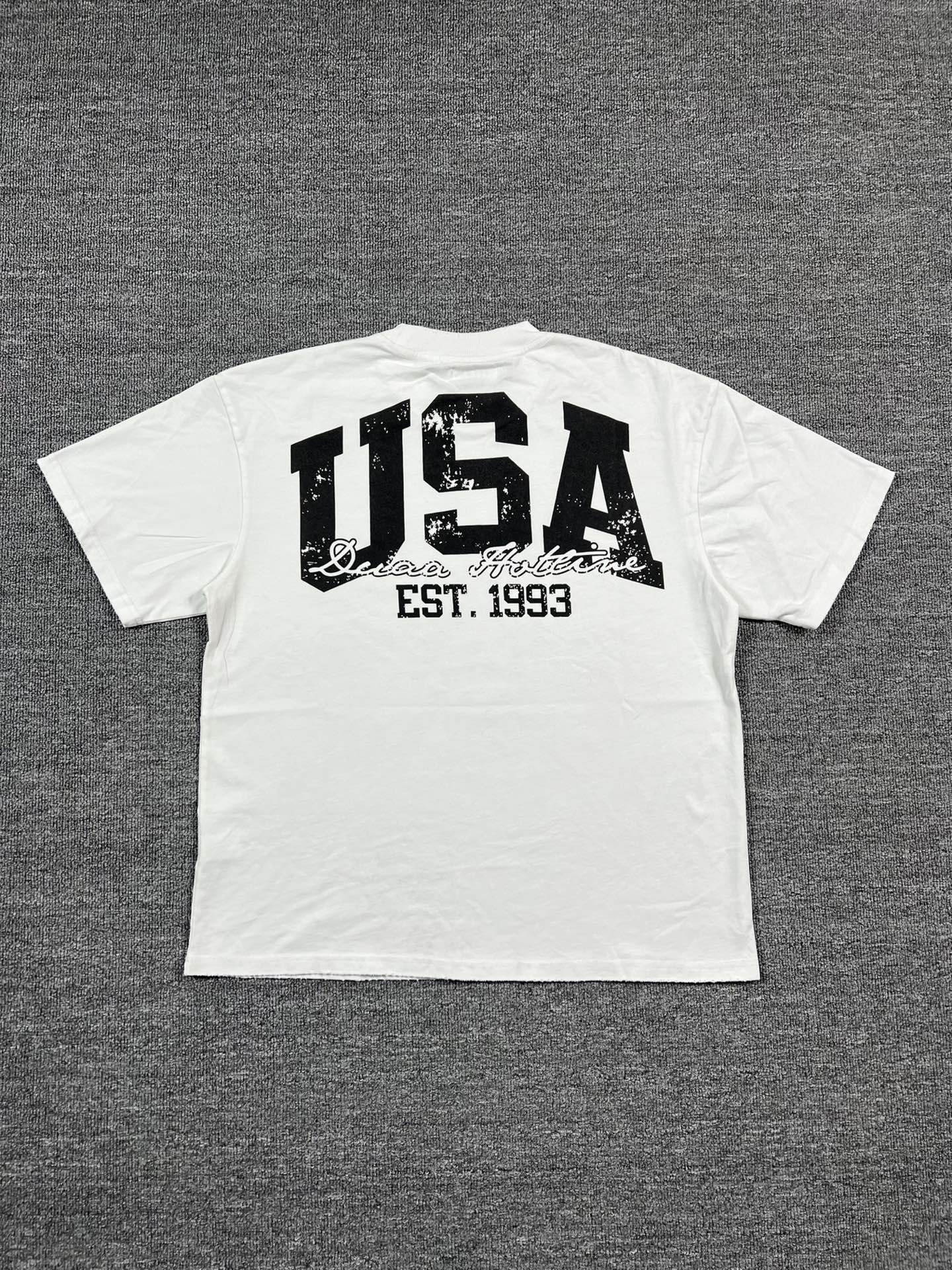 The latest trendy brand diamond-studded water-washed distressed short-sleeved T-shirt