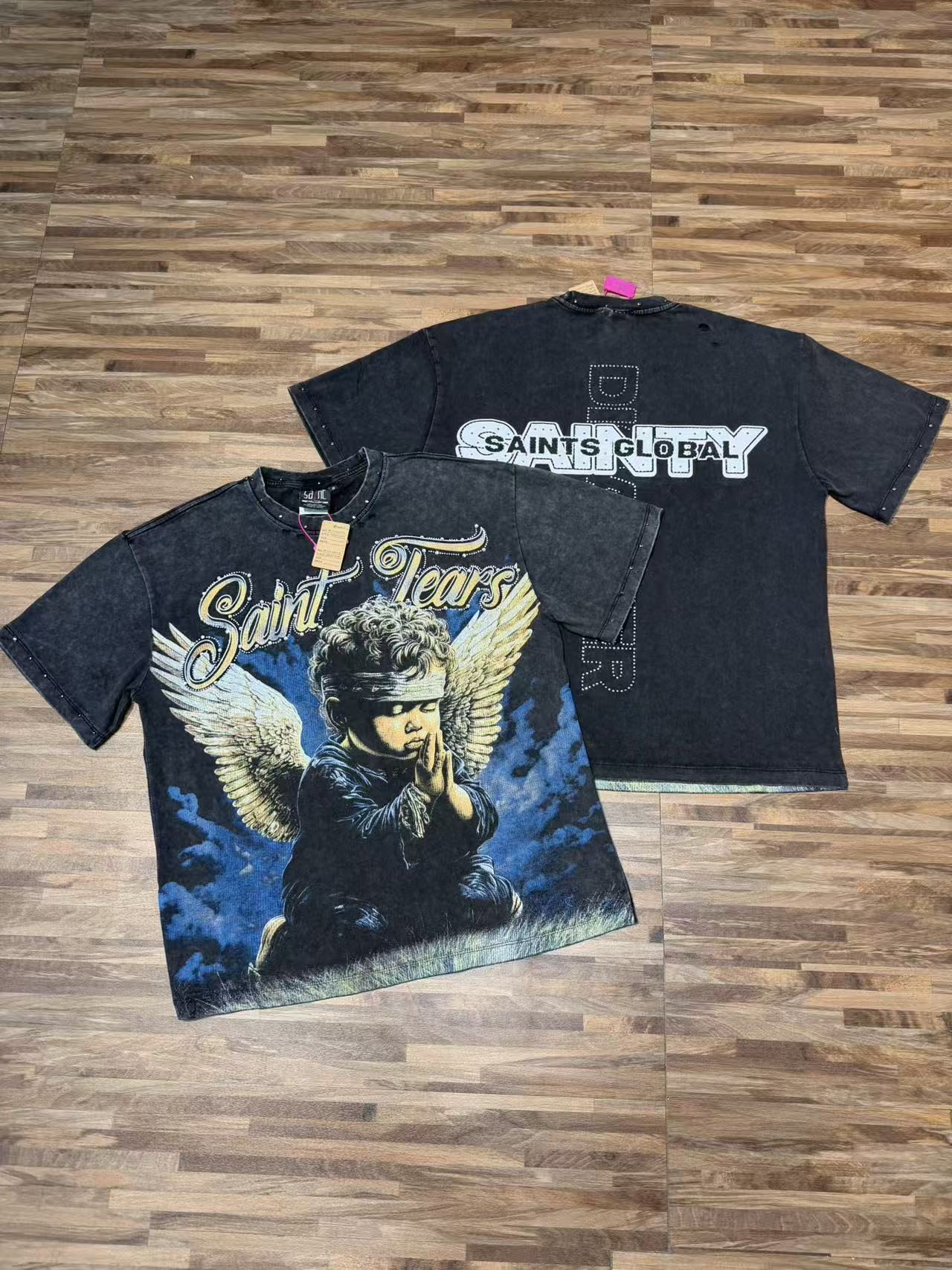 Washed black short-sleeved T-shirt with hands-joined angel praying print