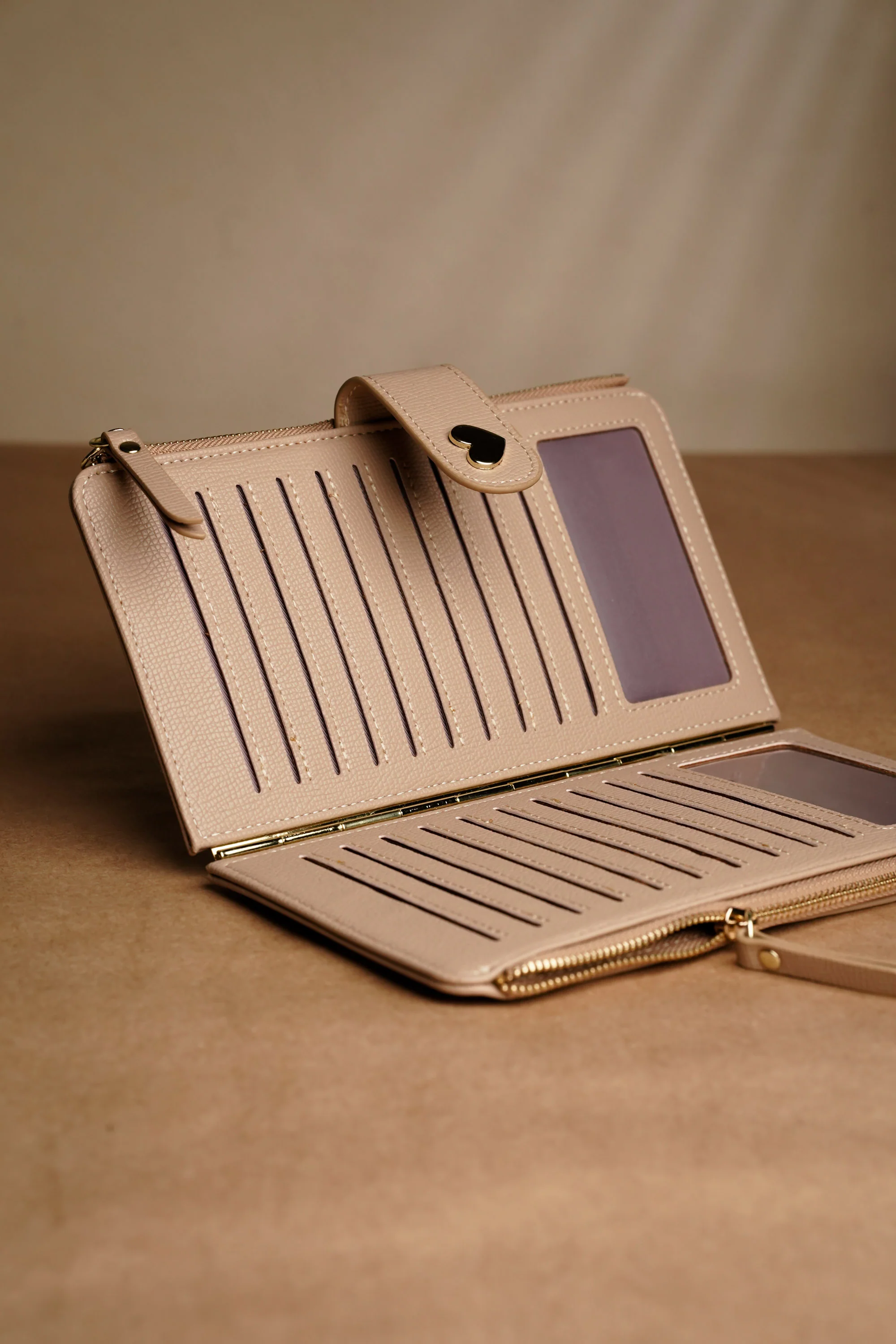 Sand Sculpt Wallet With Detachable Sling