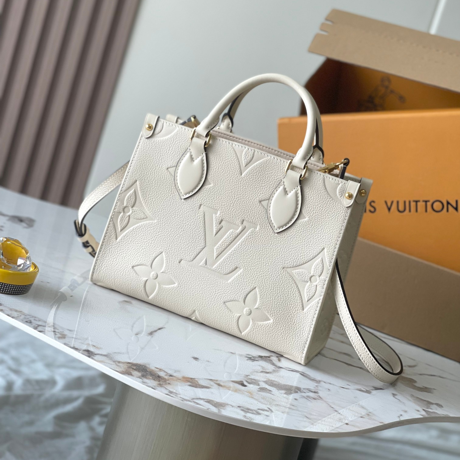 LV-Monogram onthego