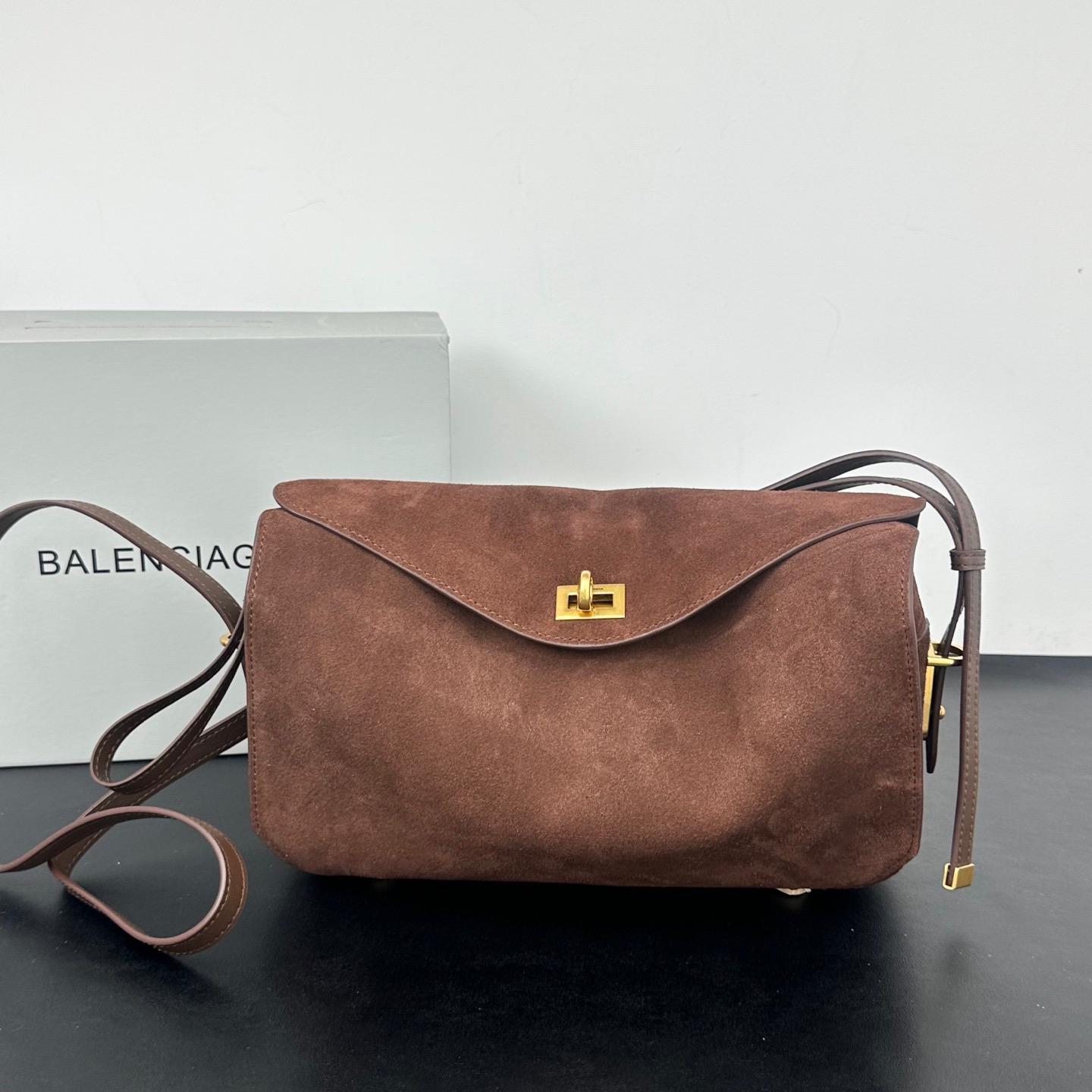 Balenciaga Le 7 Shoulder Bag Medium in Moka/ruby