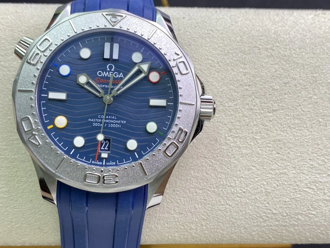 Omega Watch SEAMASTER DIVER 300 STAINLESS STEEL BLUE DIAL RUBBER STRAP