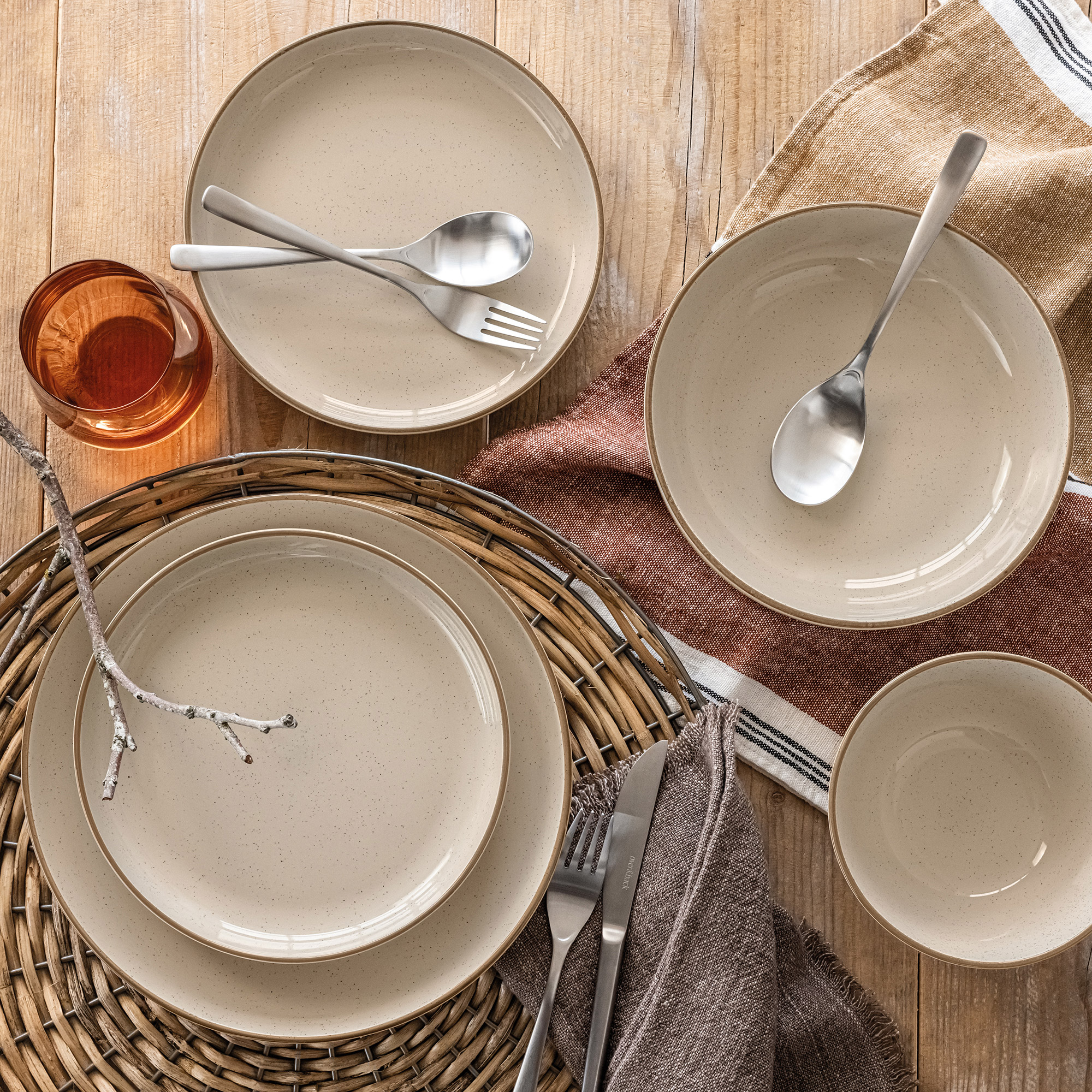 over&back Options 16-piece Dinnerware Set