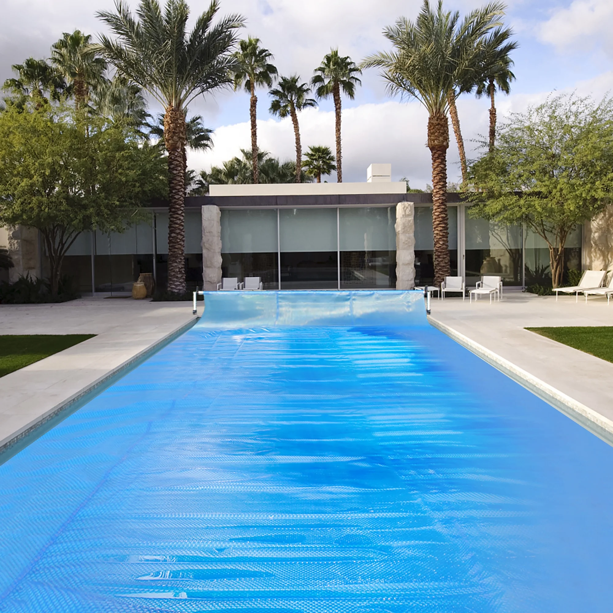 Costway 16x32 ft Rectangular Pool Solar Cover 12 Mil Heat Retaining Blanket with Carry Bag