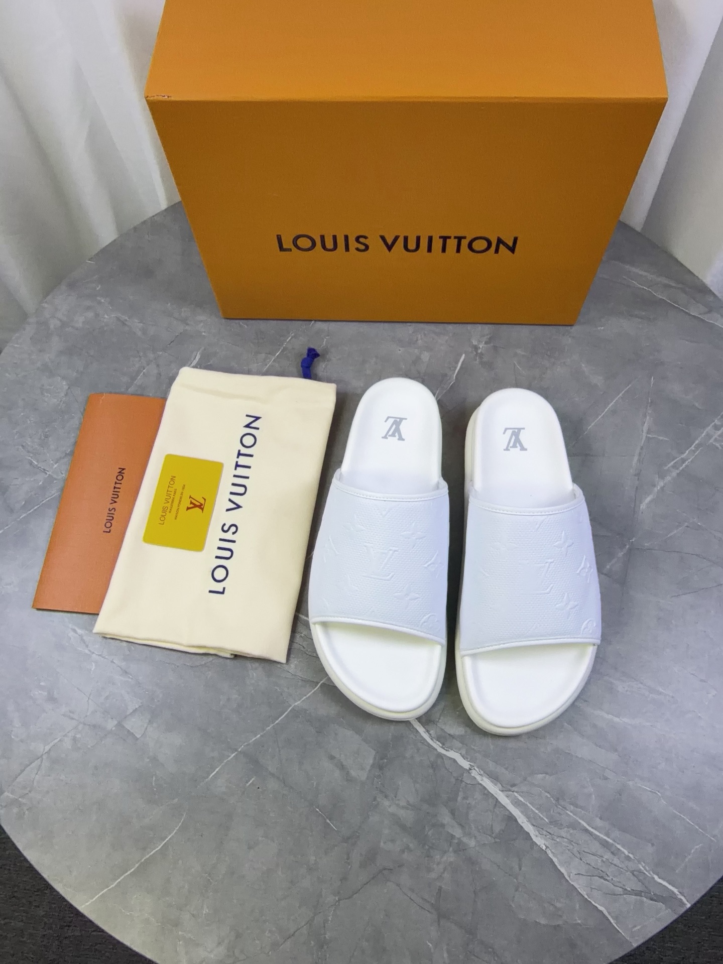 LV 23ss Slipper