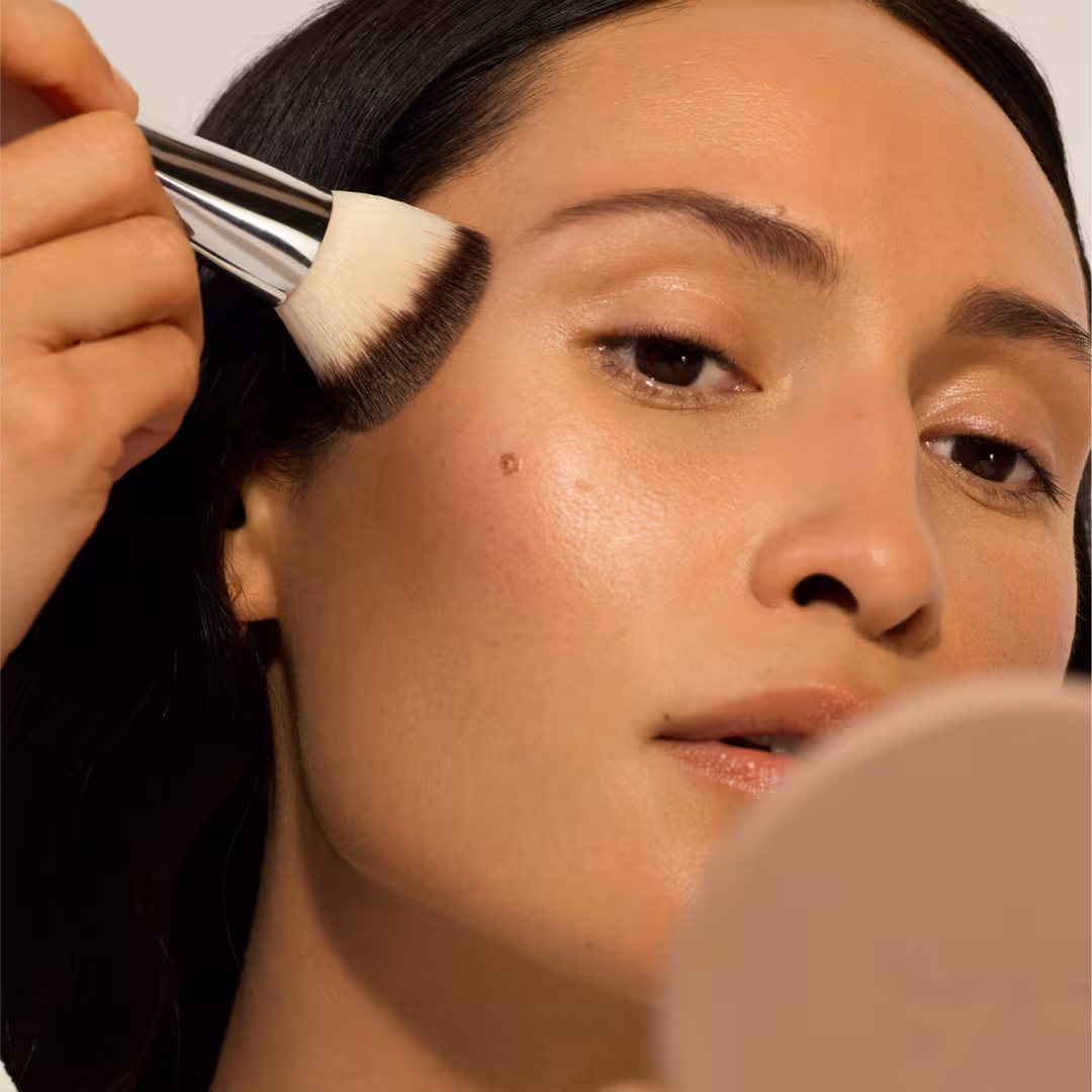 ILIA  Sculpting Brush with Synthetic Bristles
