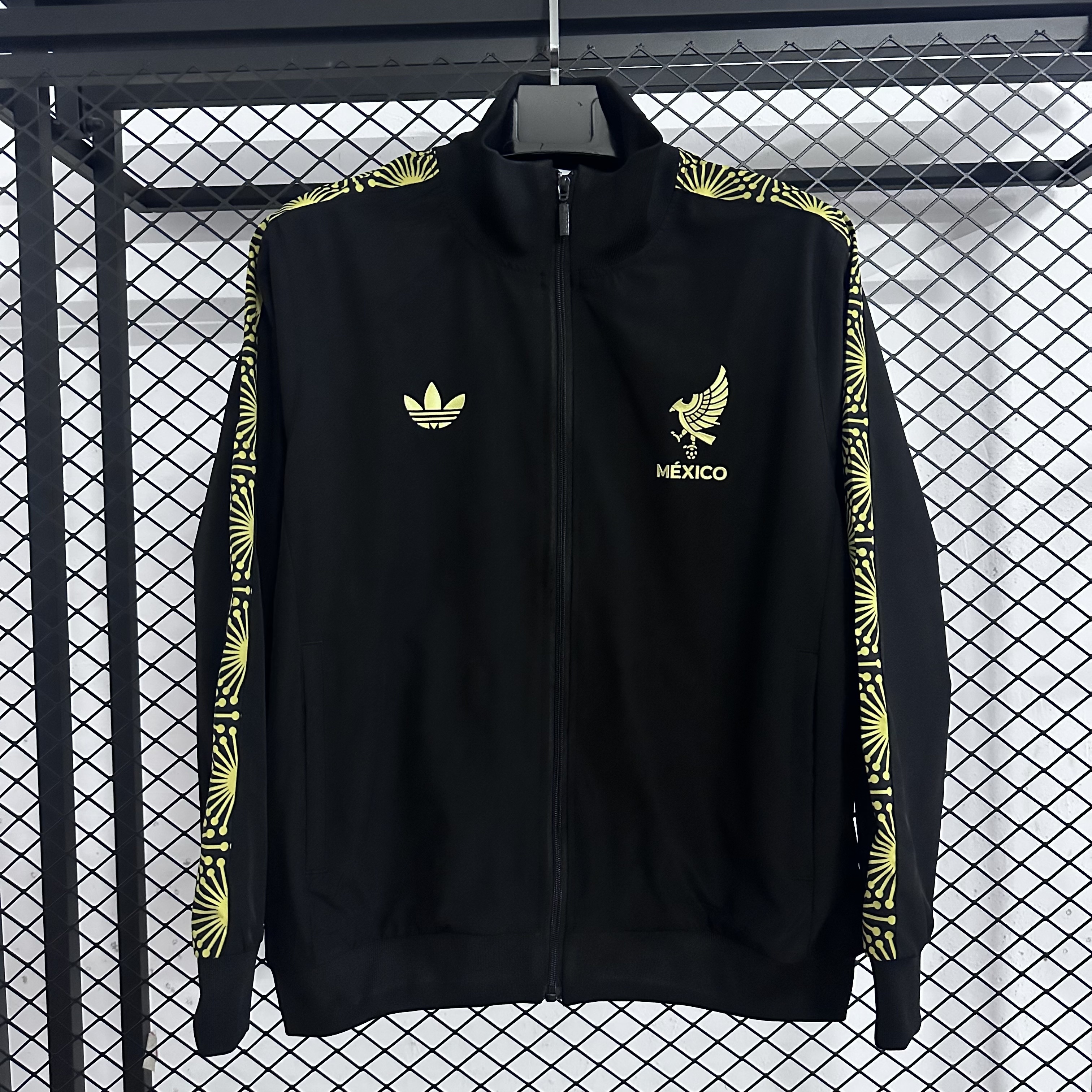 25-26 Mexican black gold version windbreaker