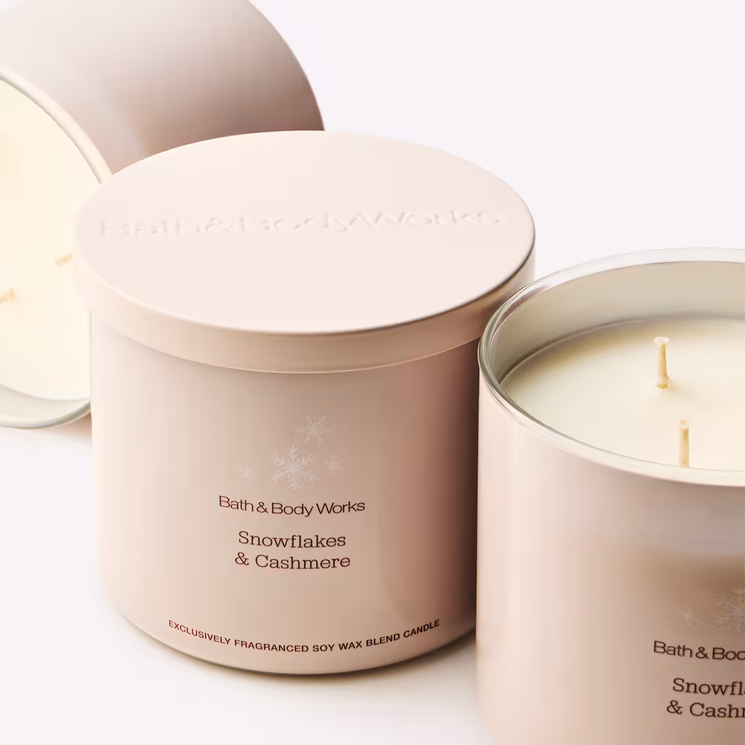 Bath & Body Works  Snowflakes & Cashmere 3-Wick Scented Candle
