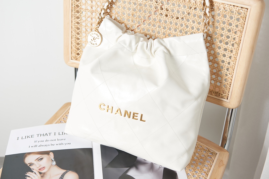 Chanel 22 Handbag Shiny Calfskin & Golden-Tone Bag