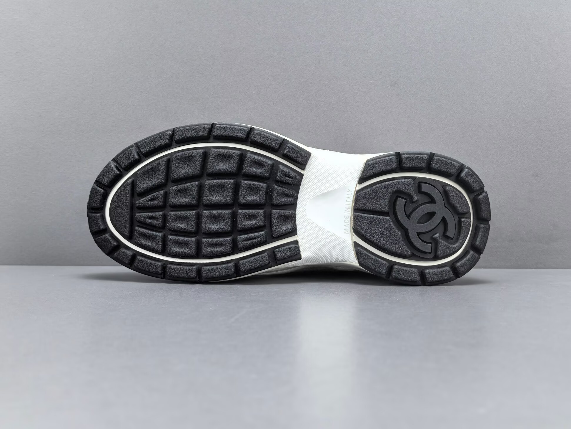 CHNE1 Leather Low Top Sneakers - CCSHOES