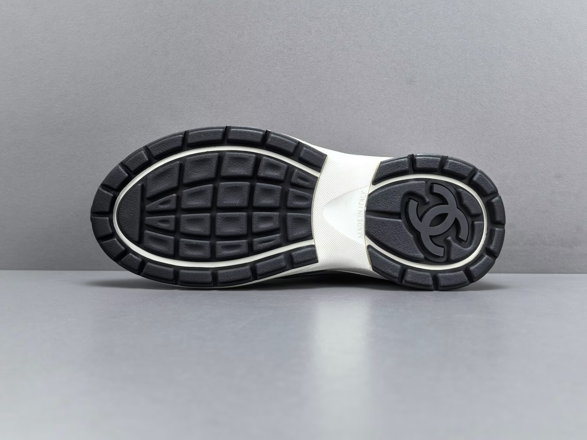 CHNE1 Leather Low Top Sneakers - CCSHOES