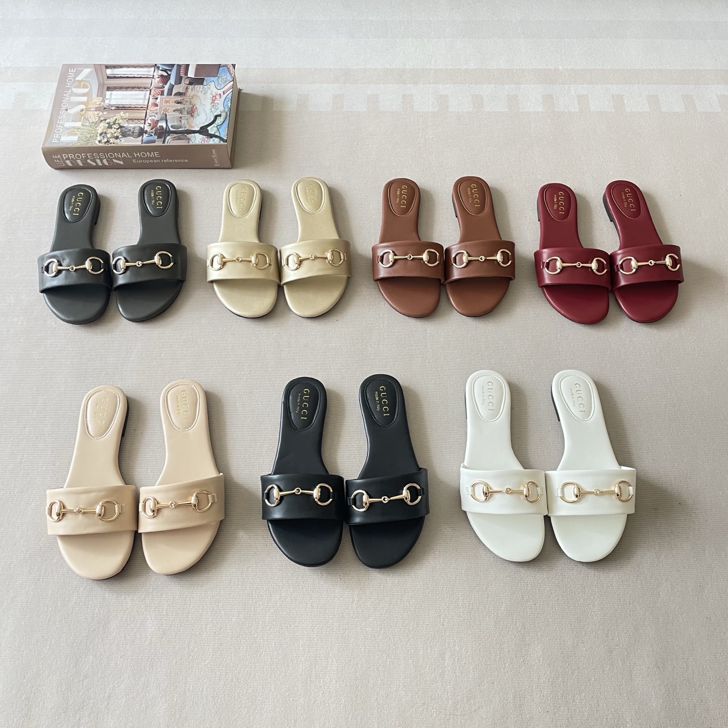 Gucci 26P Horsebit Flat Sandals