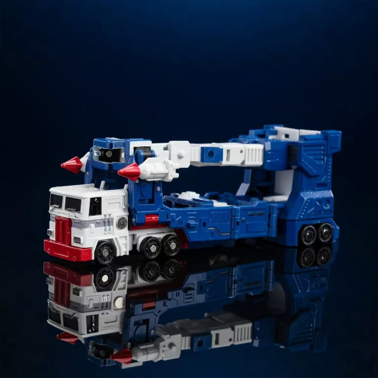 MAGIC SQUARE MS TOYS MS-B04A G1 Ultra Magnus 1.0 Exquisite Paint Version - JOYTOY WORLD