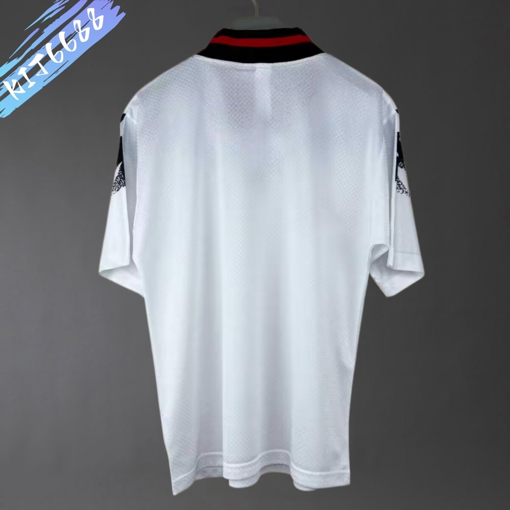 2026/2027 Manchester United Retro commemorative edition football shirt (Fans version)