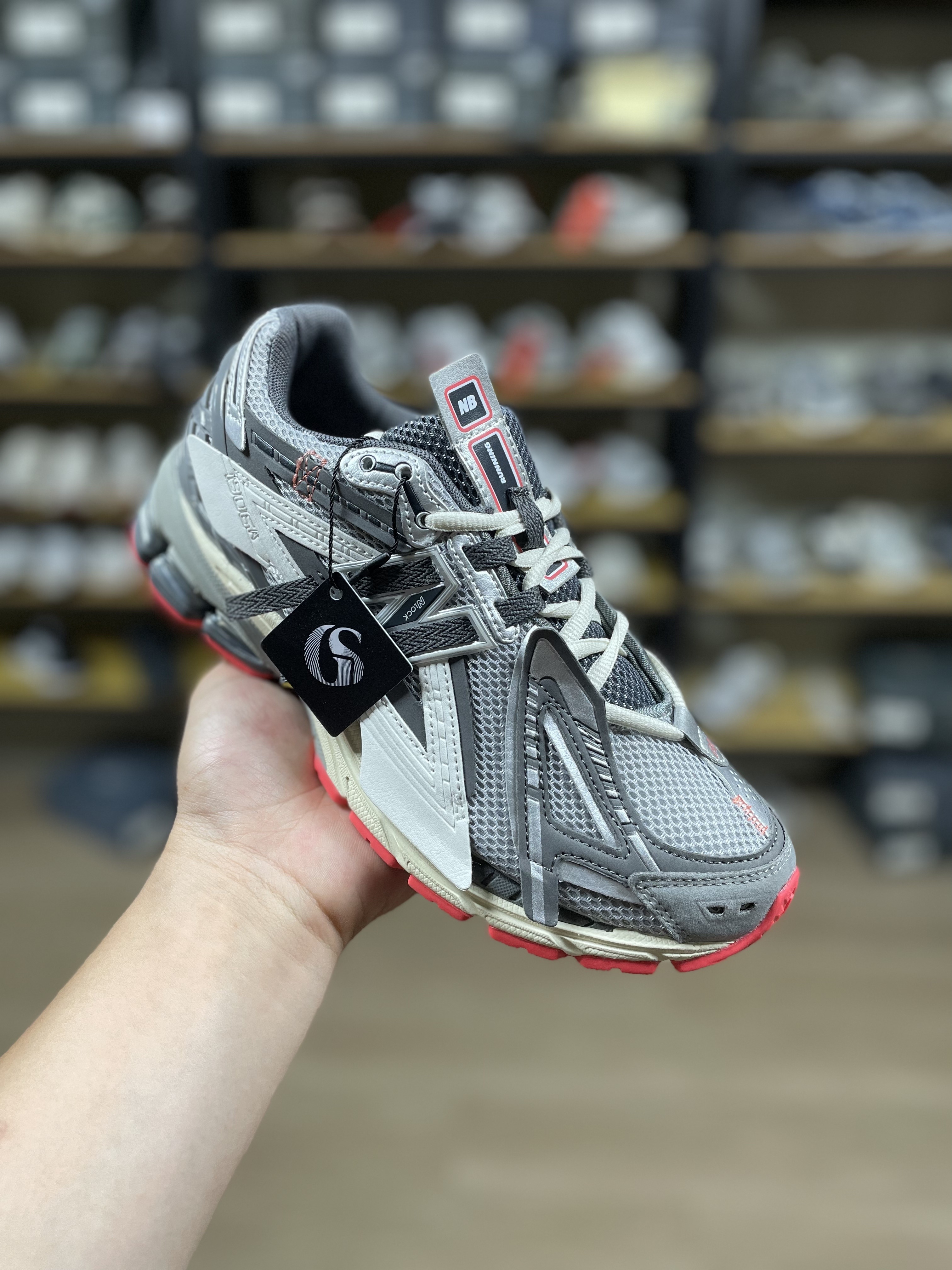 New Balance versatile casual sneakers