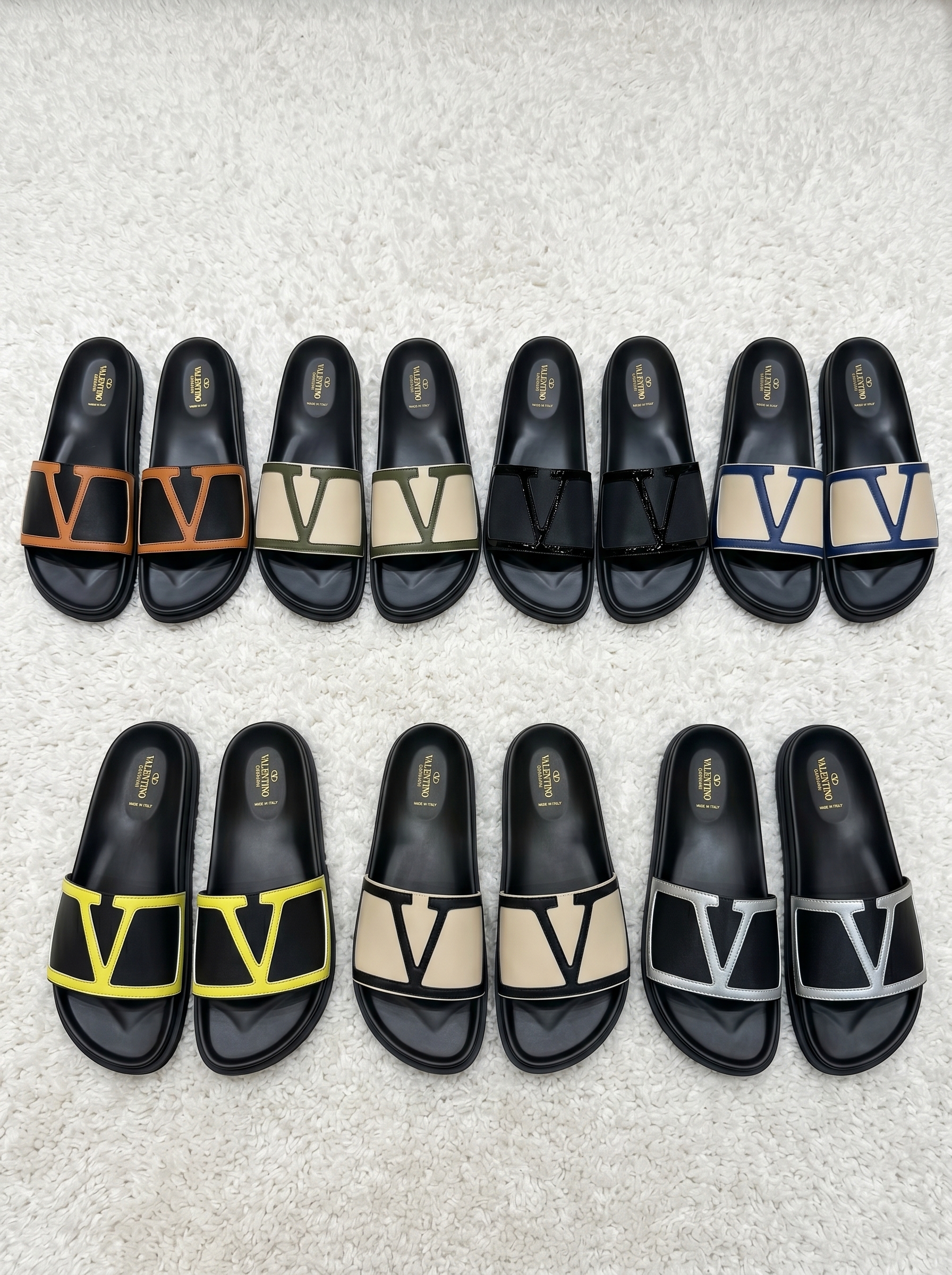 Valentino Garavani VLogo Contrast Trim Black Rubber Wide Band Men Pool Slides
