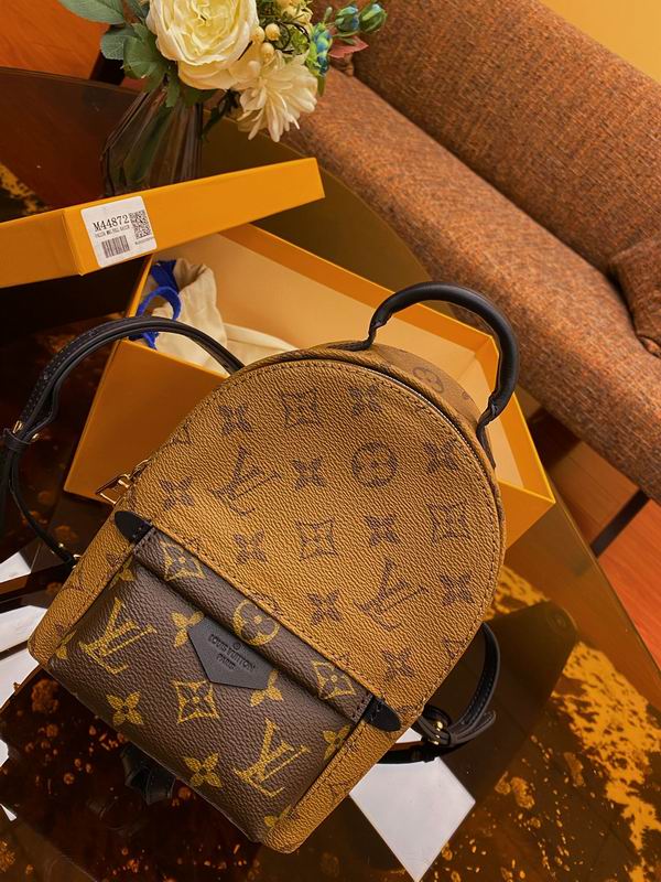LV Backpack M44872 15x22x9cm gf