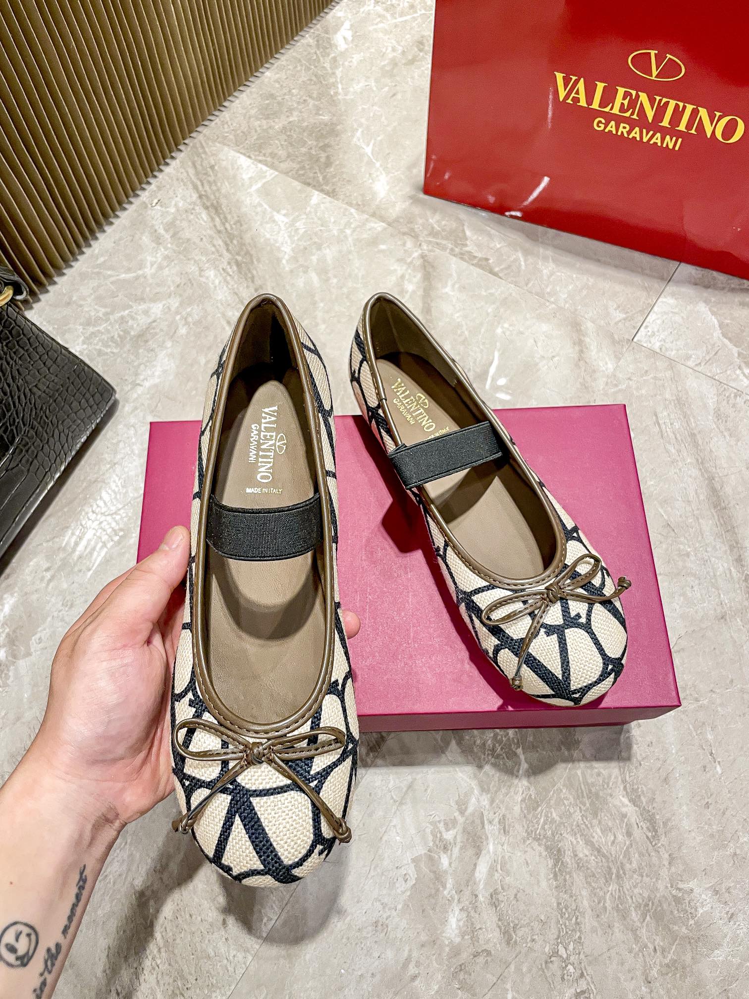 Valentino Garavani Toile Iconographe VLogo Beige Canvas Bow Detail Mary Jane Ballet Flats