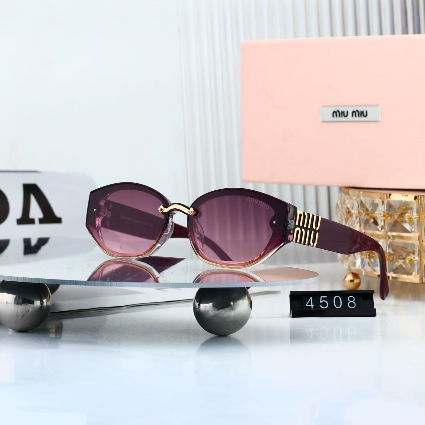 Miu Miu Fashionable Sunglasses