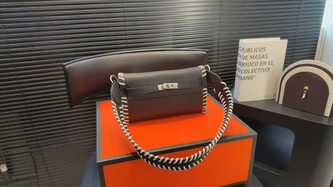 Hermès Kelly To Go Handbag in Elephant Gray