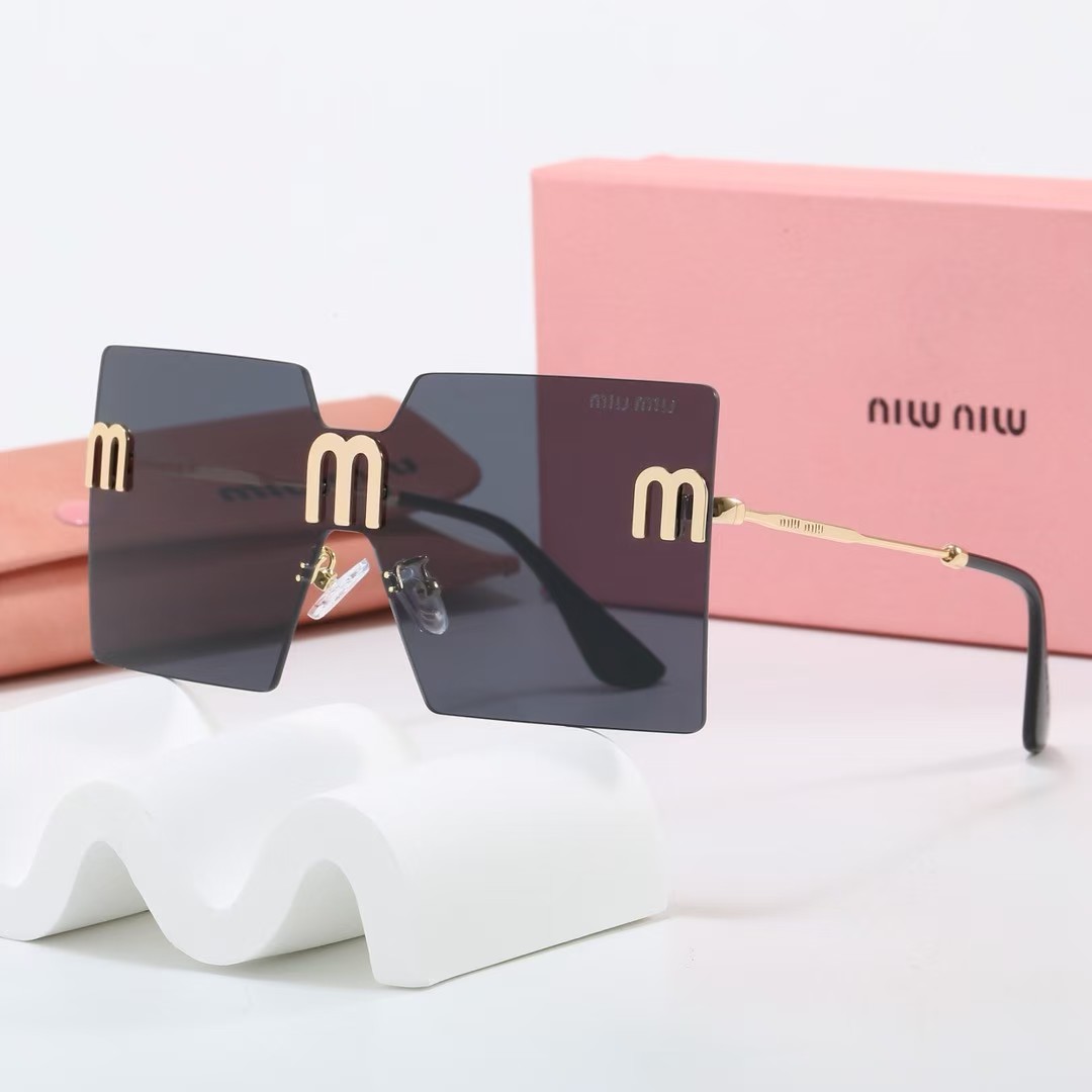 Miu Miu Fashionable Sunglasses