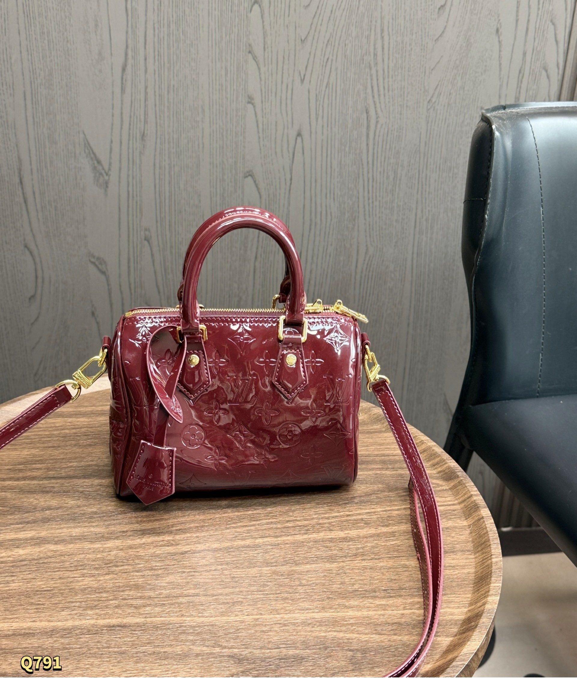 LV Speedy 20/25 Vernis Embossed Patent Leather Boston Top Handle Bag