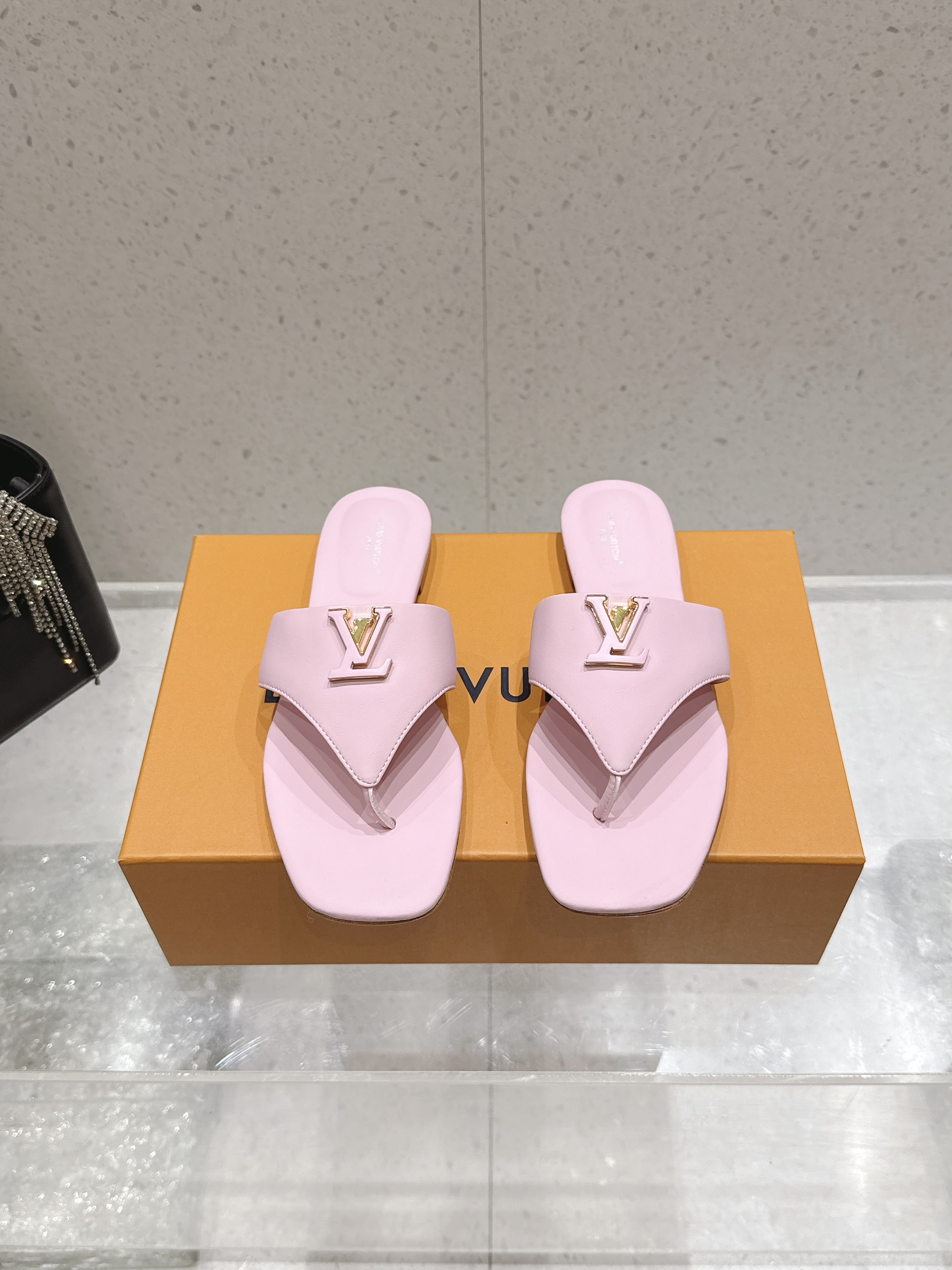 LV Flip-Flops